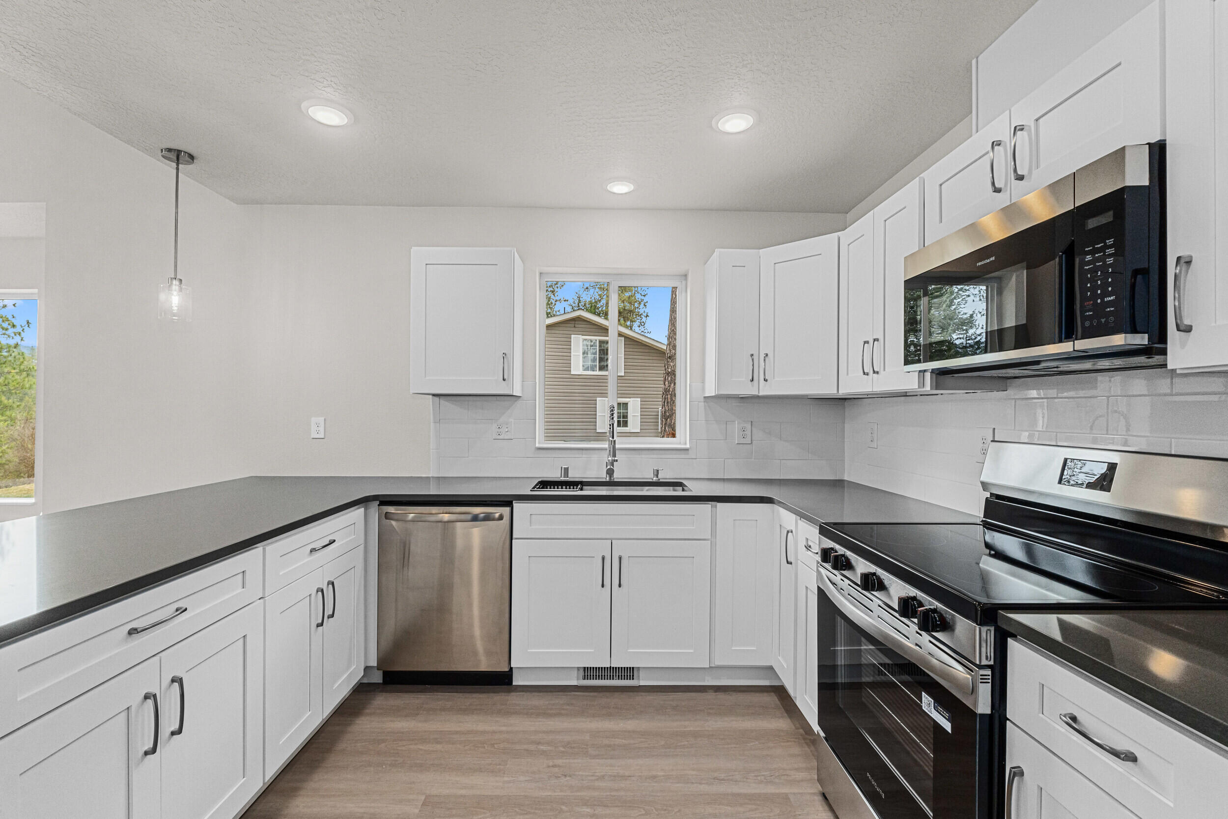 
                        Property photograph at
                        2528 CANYON CREST WAY
                      