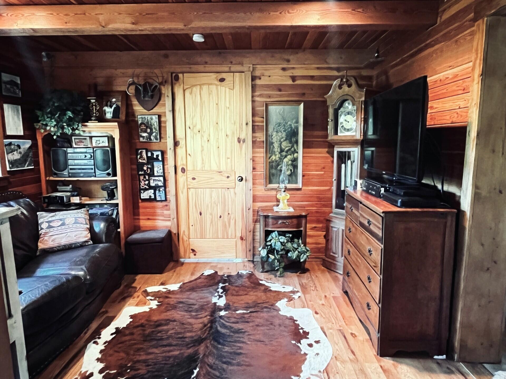 
                        Property photograph at
                        1496 Q HIGHWAY 20 E
                      