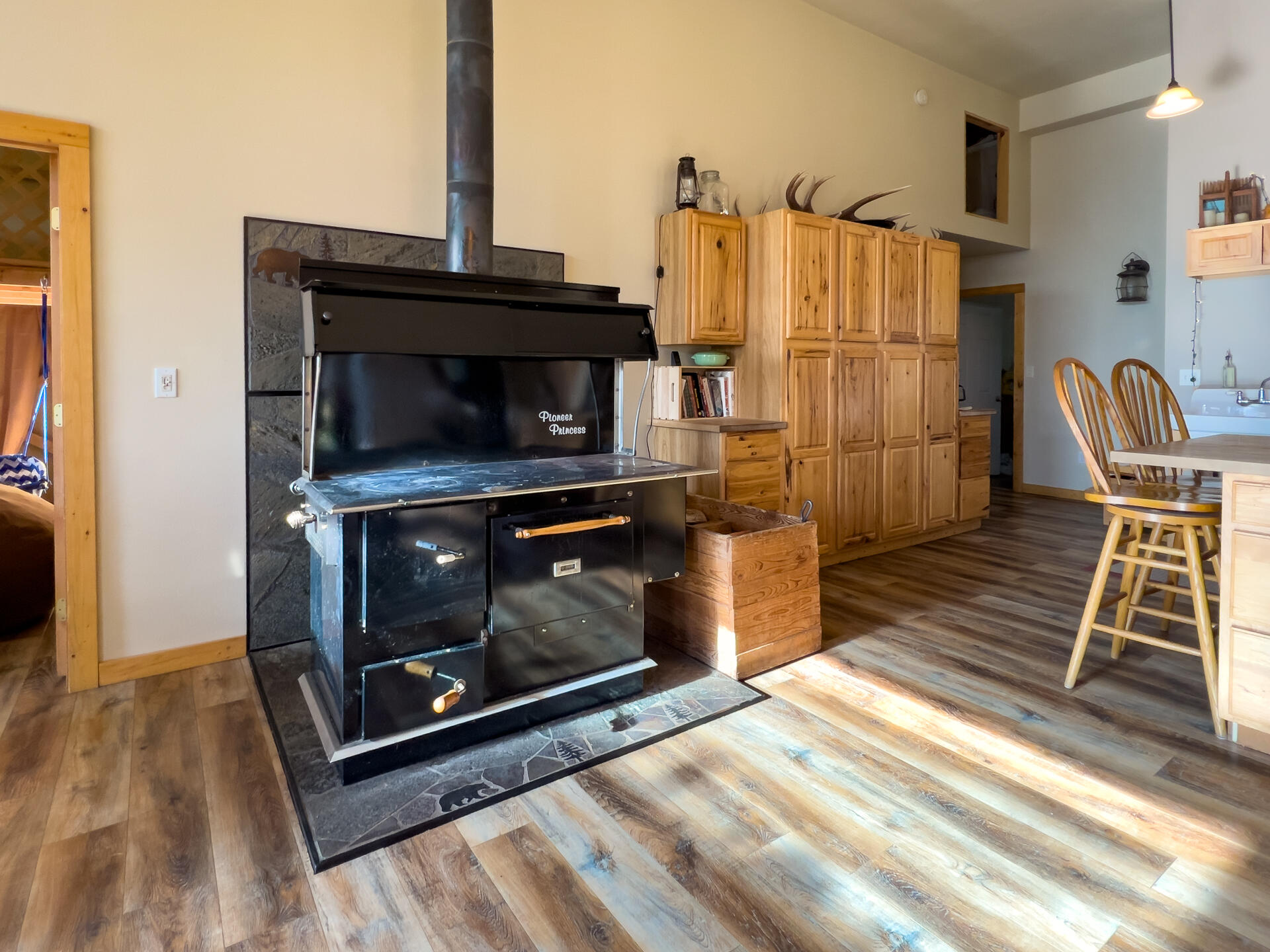 
                        Property photograph at
                        2559 F UNITED COPPER MINE RD
                      