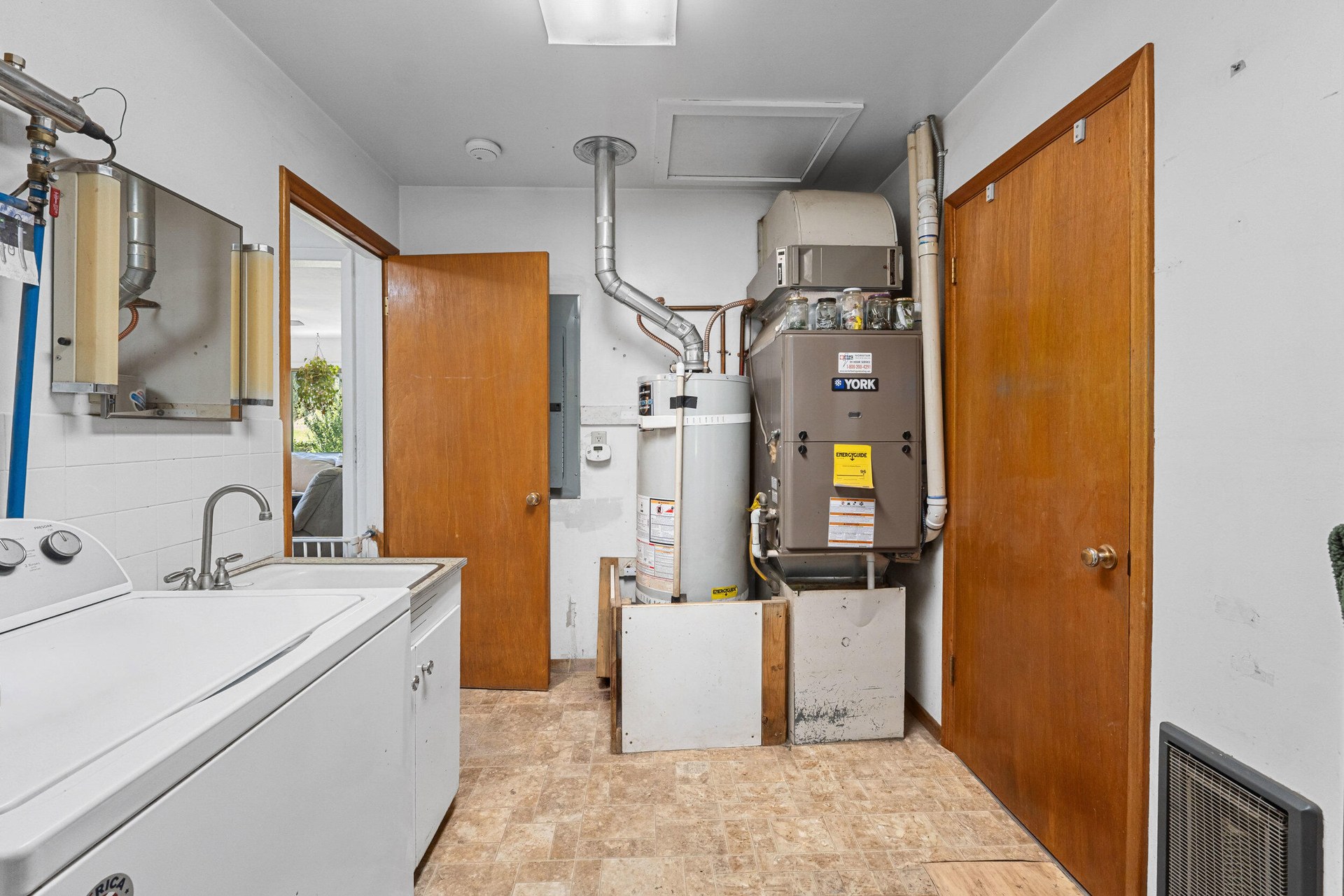 
                        Property photograph at
                        511 VALLEY WESTSIDE RD
                      