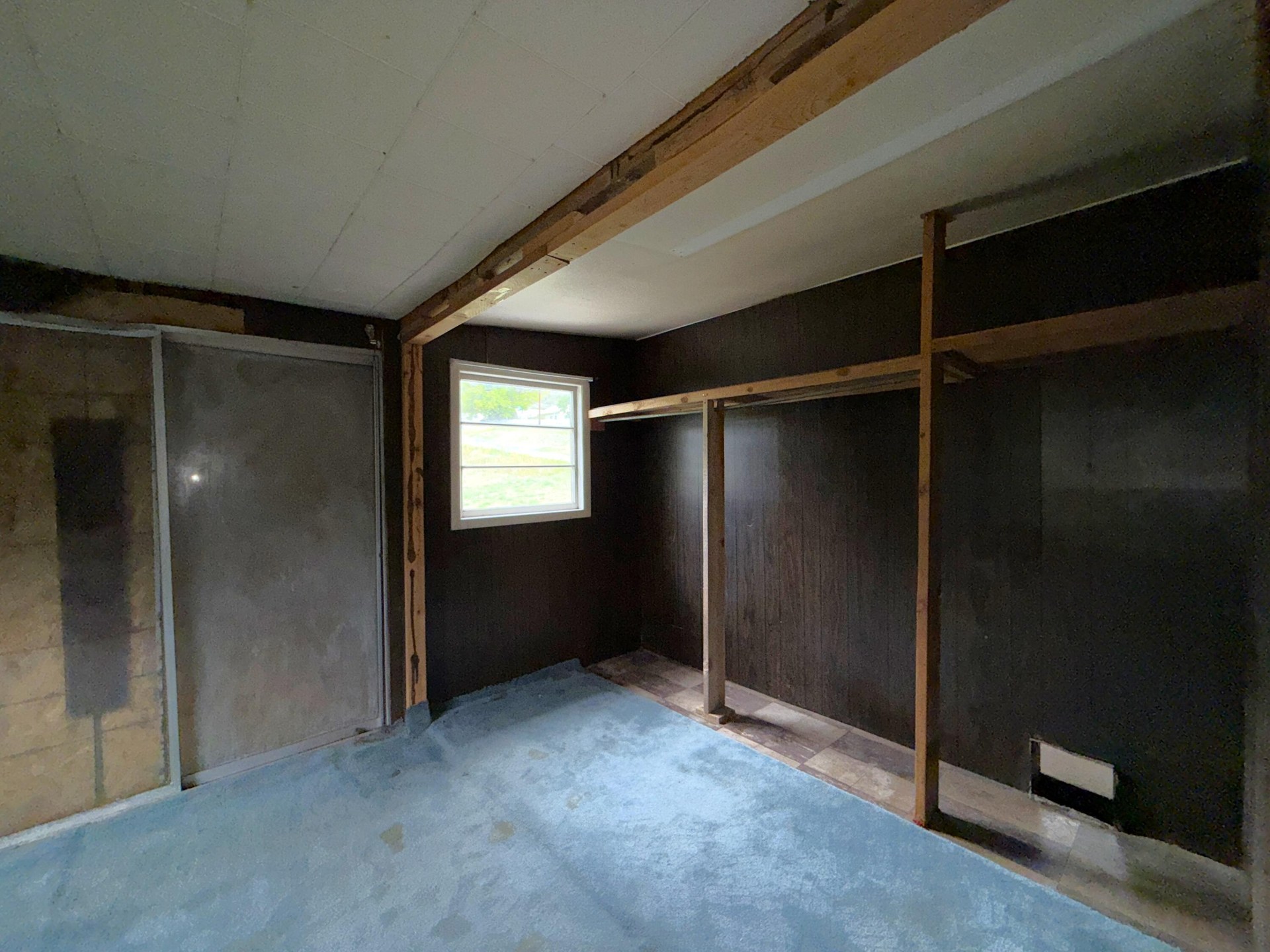 
                        Property photograph at
                        653 E 9TH ST
                      