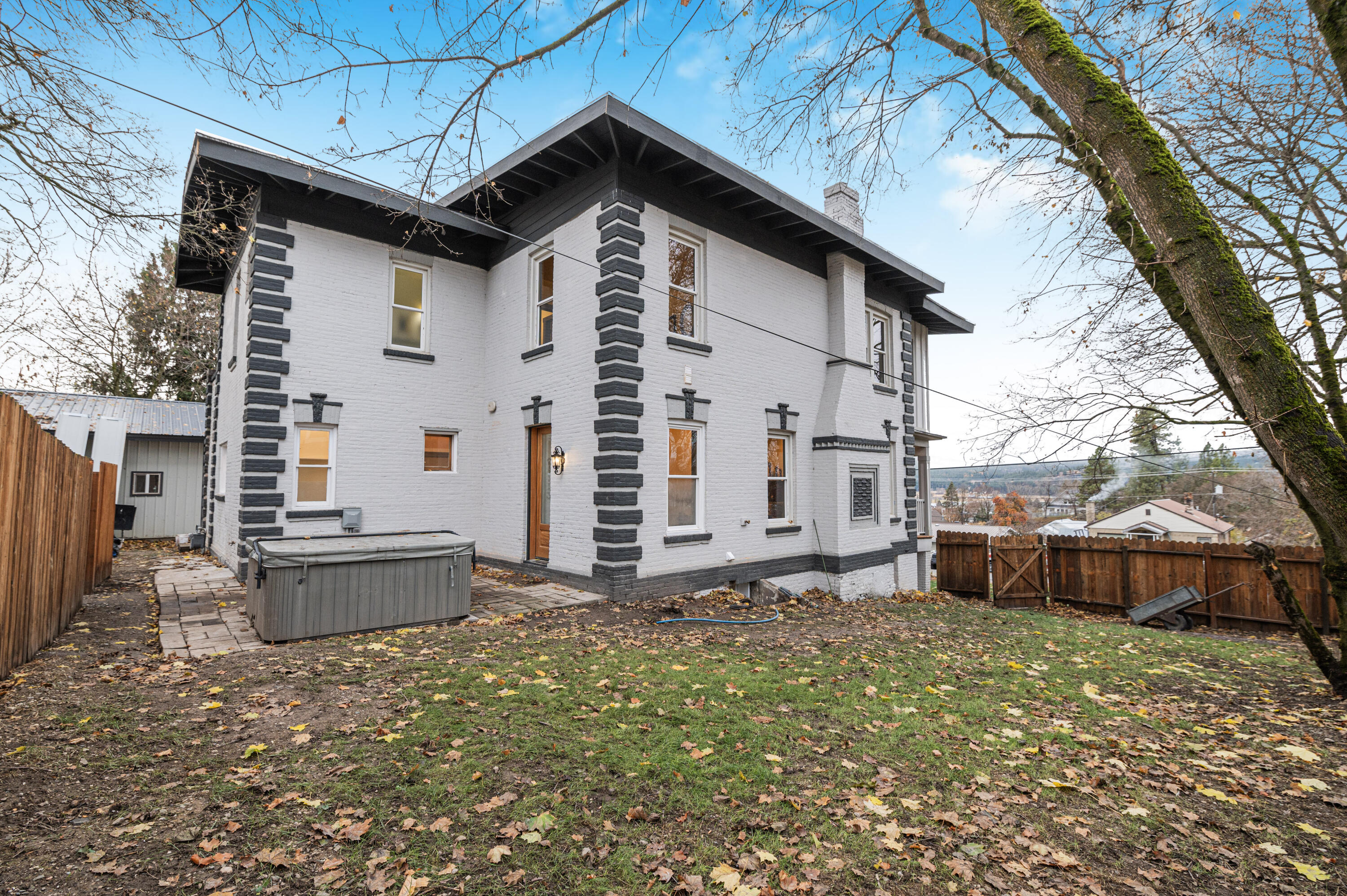 
                        Property photograph at
                        640 N ELM ST
                      