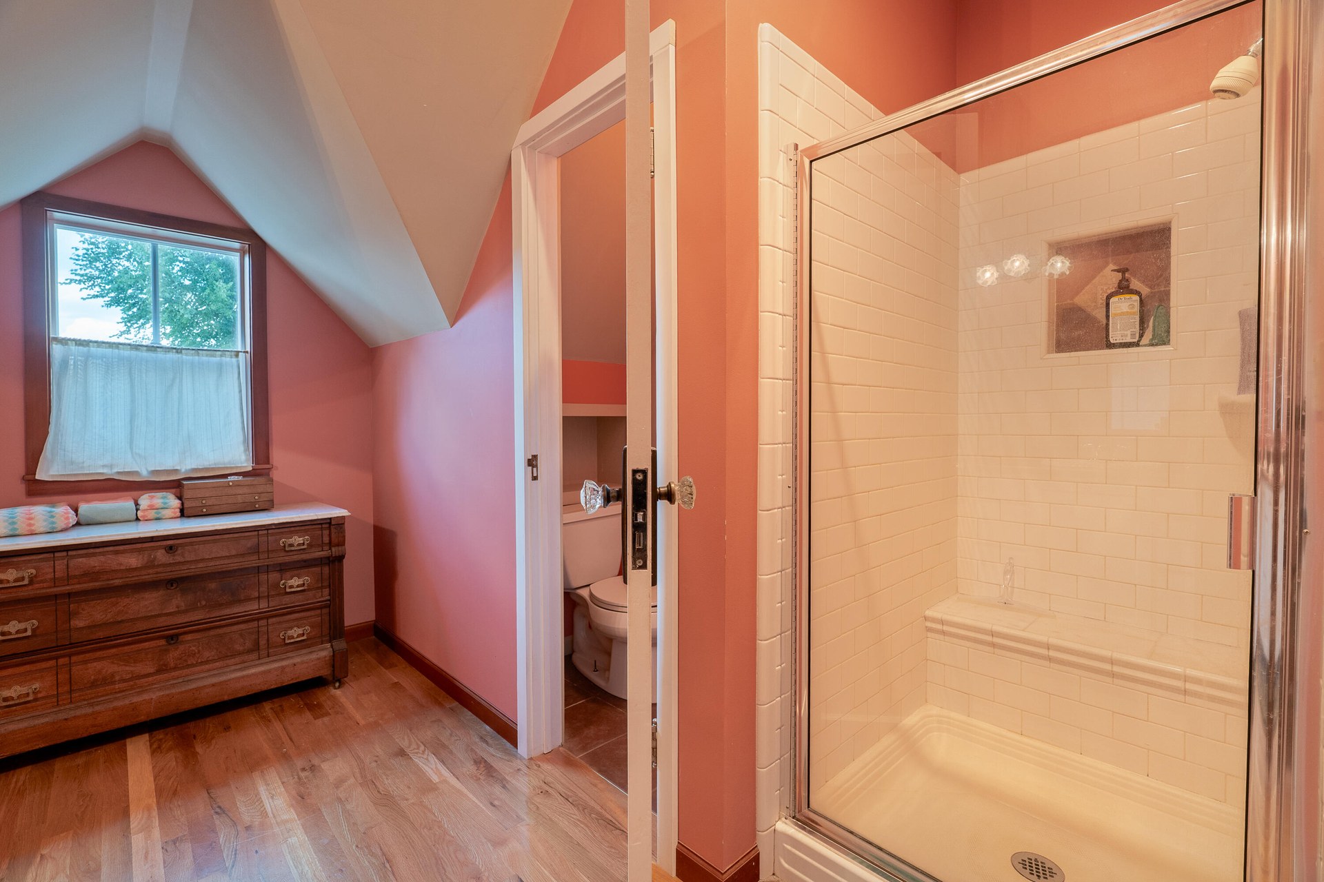 
                        Property photograph at
                        903 W KING ST
                      