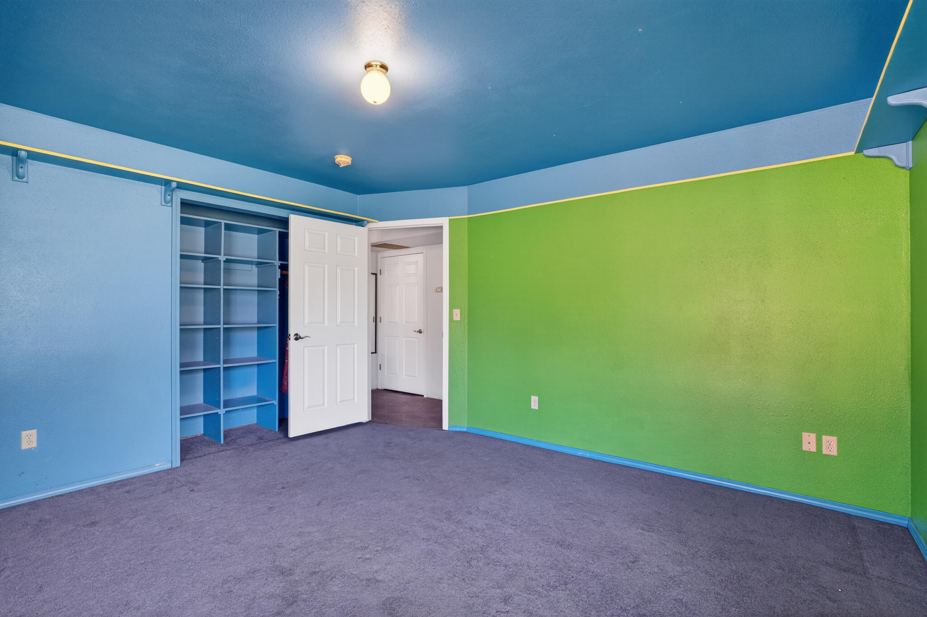 
                        Property photograph at
                        927 MISSION LAKE RD
                      