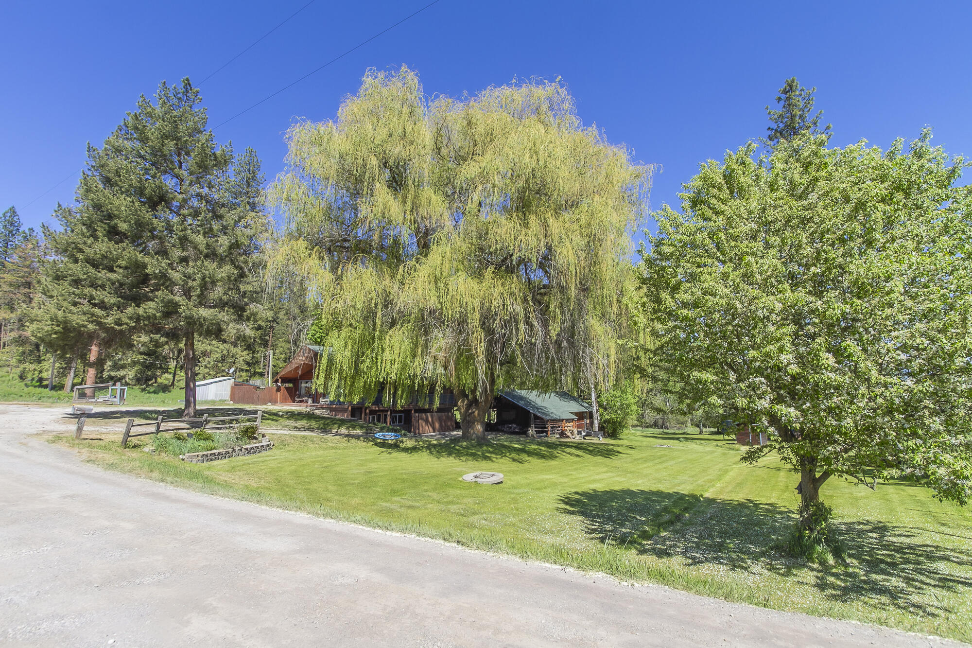 
                        Property photograph at
                        798 BARZEE RD
                      