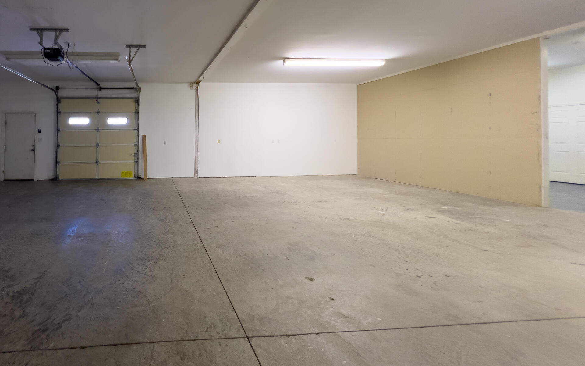 
                        Property photograph at
                        634 N 7TH ST E
                      