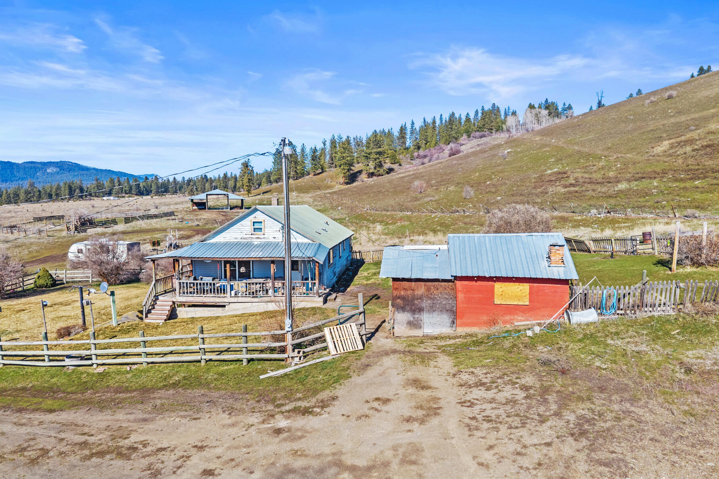 
                        Property photograph at
                        3031 HALL CREEK RD
                      