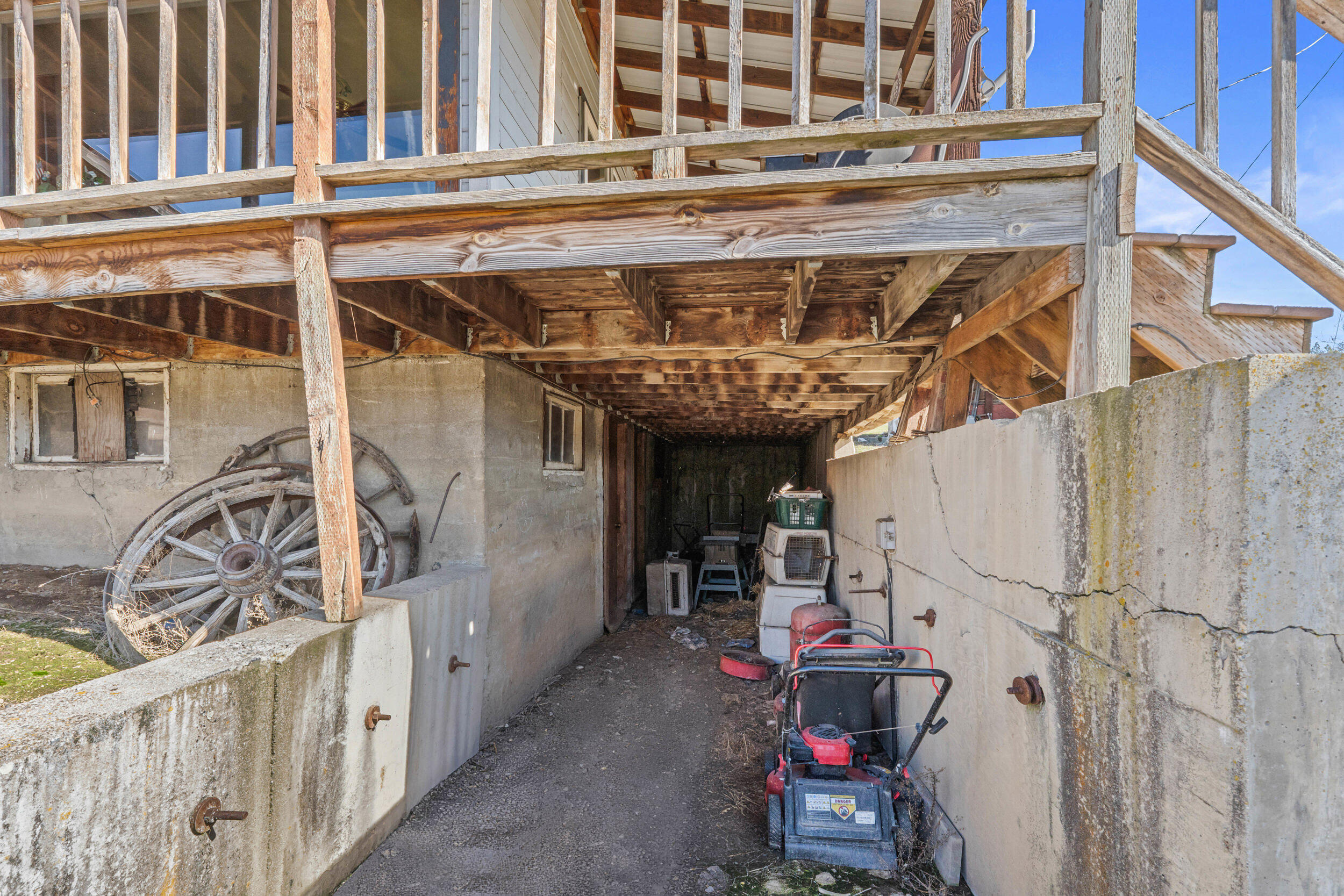 
                        Property photograph at
                        3031 HALL CREEK RD
                      