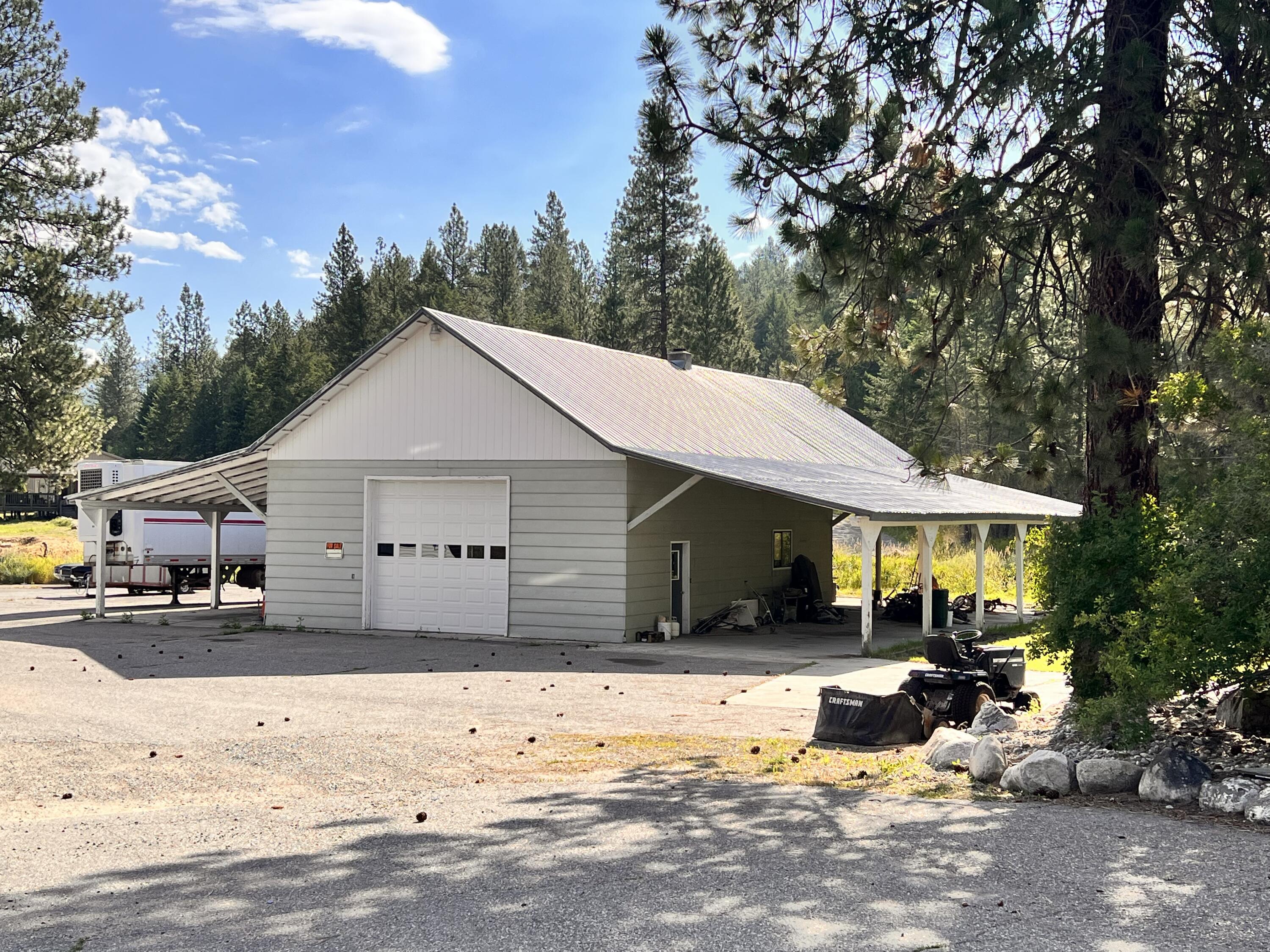 
                        Property photograph at
                        17320 HIGHWAY 21 N
                      