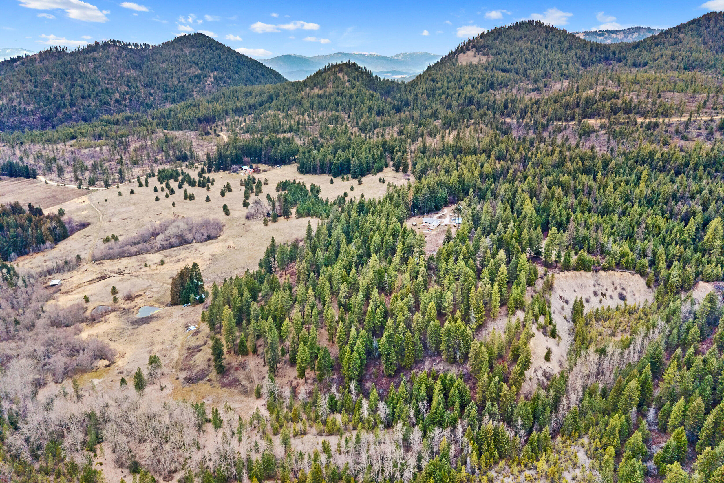 
                        Property photograph at
                        2852 HORSESHOE LAKE RD
                      