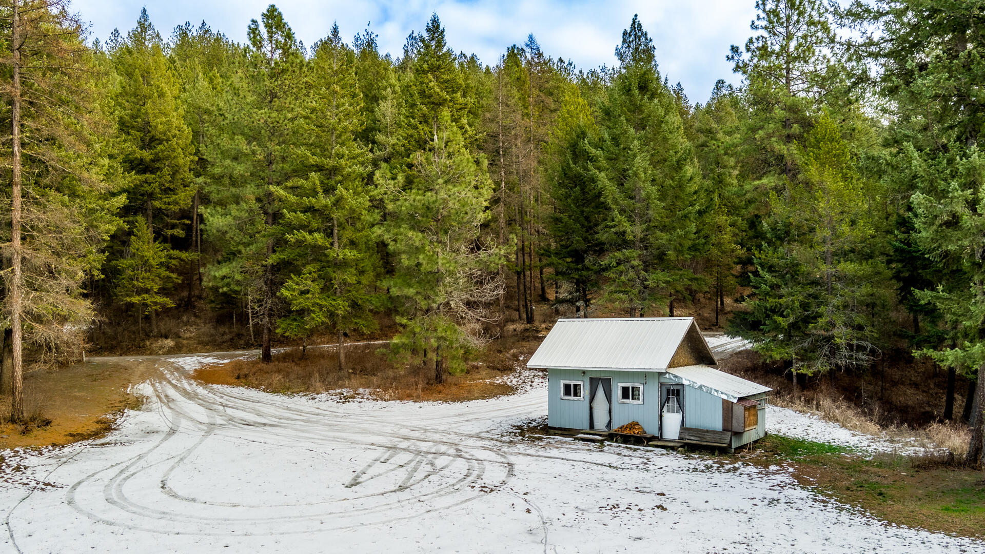 
                        Property photograph at
                        2559 UNITED COPPER MINE RD
                      