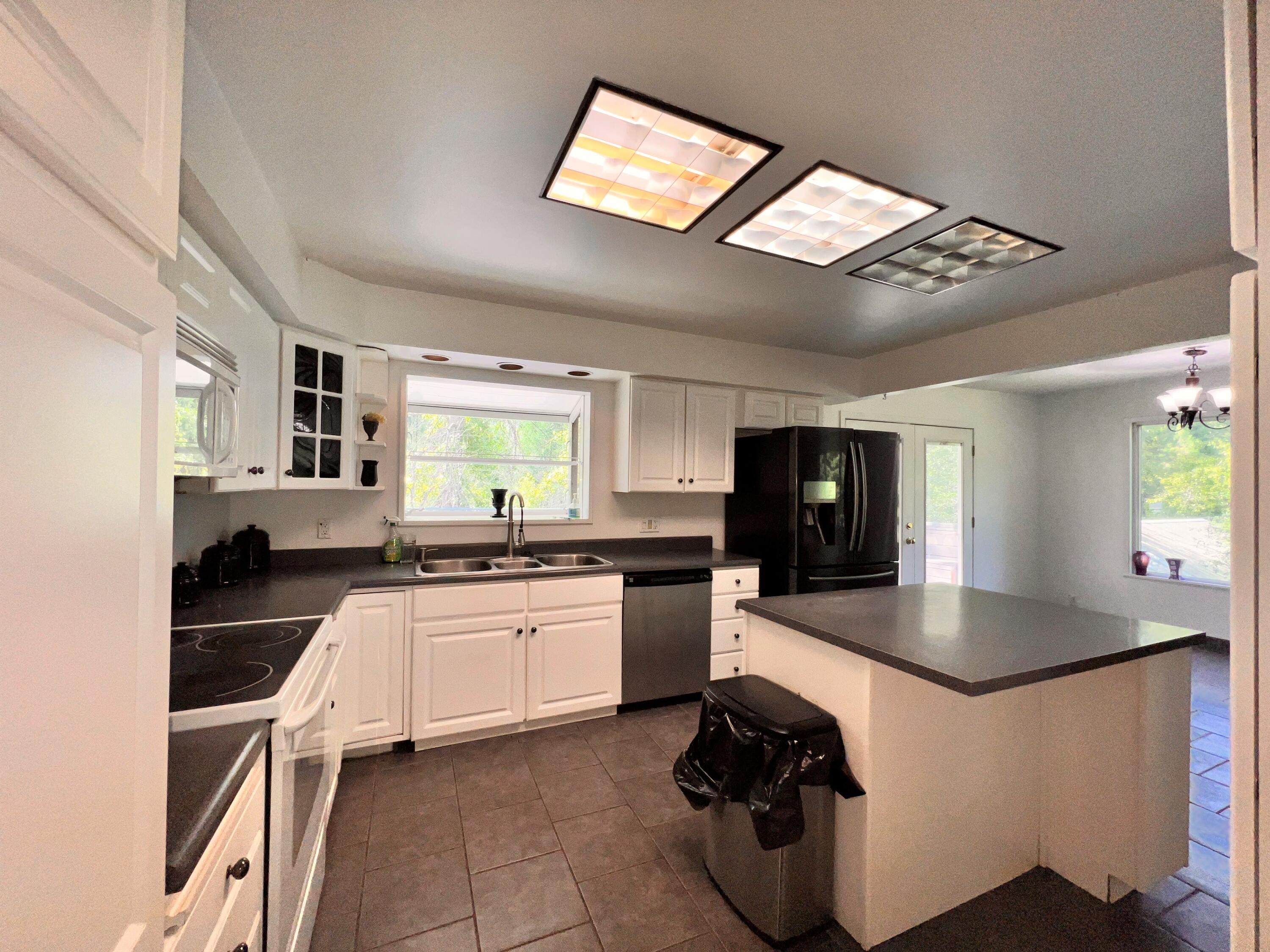 
                        Property photograph at
                        17320 HIGHWAY 21 N
                      