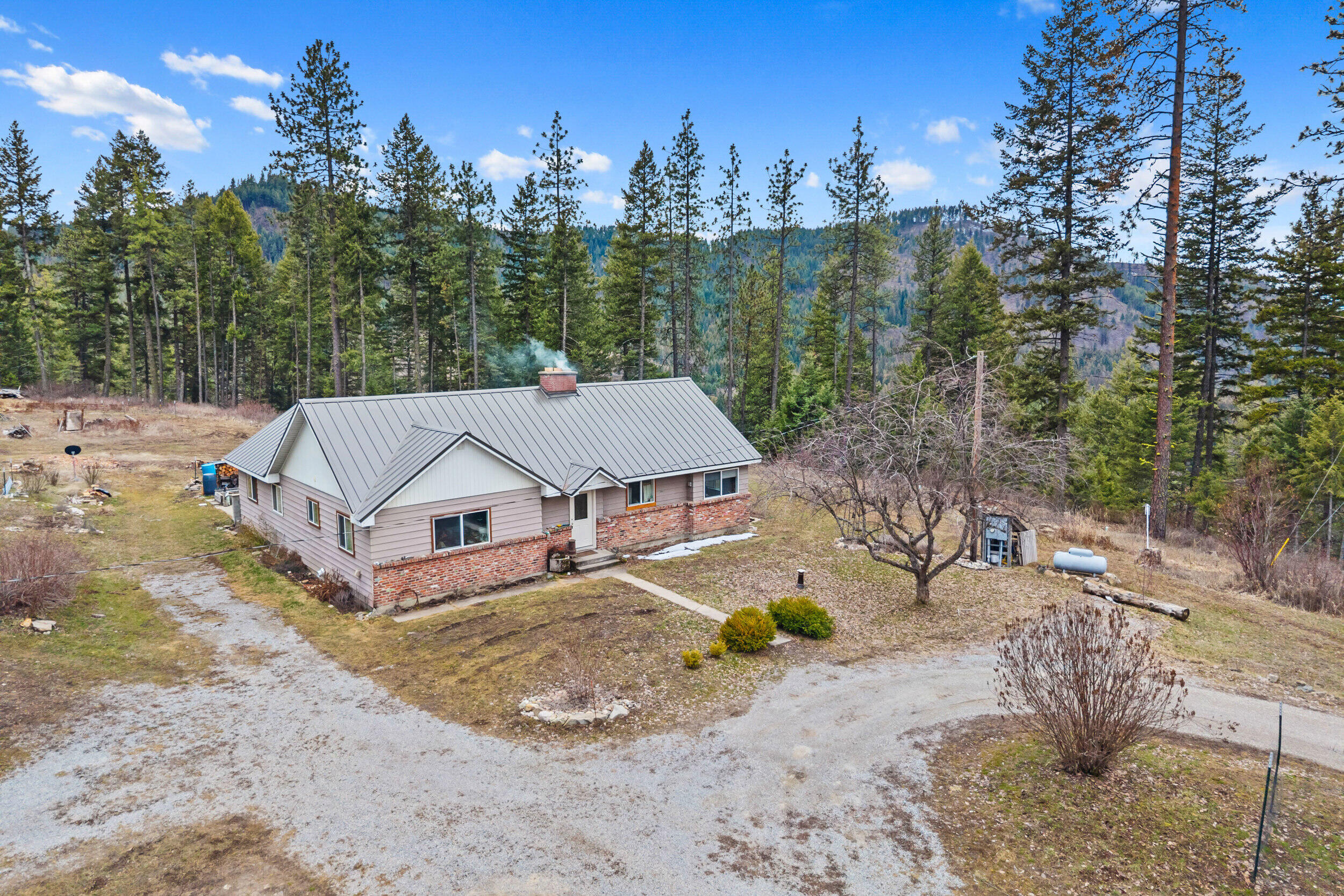 
                        Property photograph at
                        2852 HORSESHOE LAKE RD
                      
