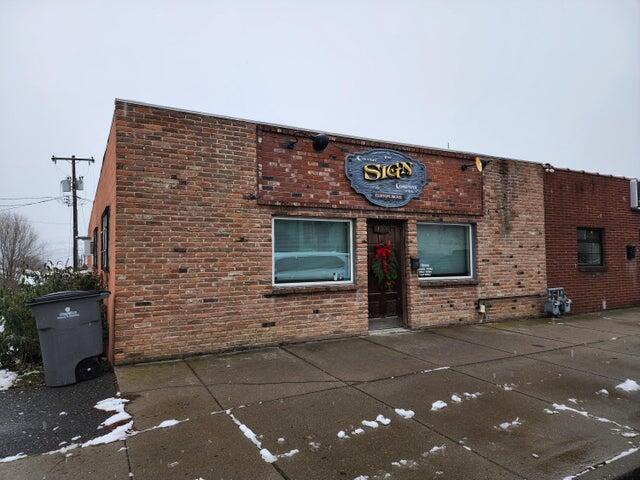 
            Exterior of
            153 N WYNNE ST
          