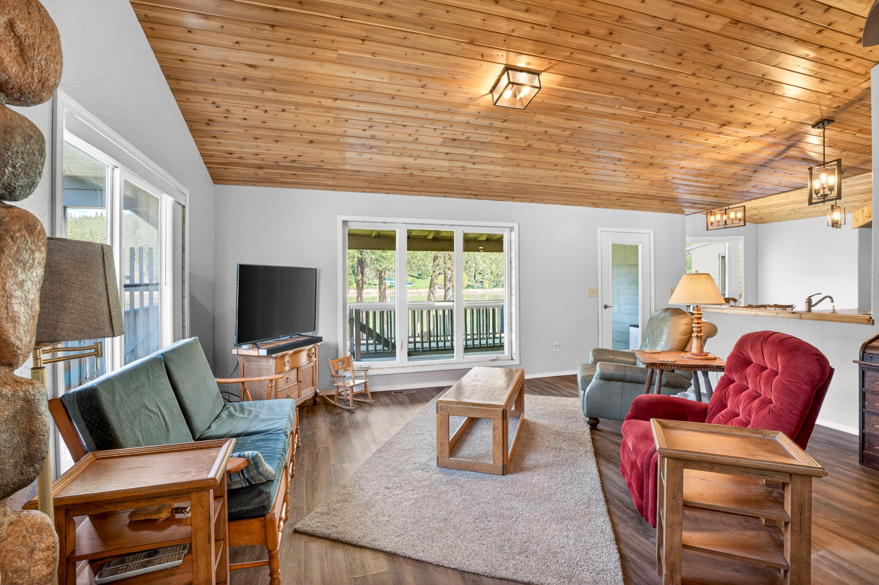 
                        Property photograph at
                        927 MISSION LAKE RD
                      