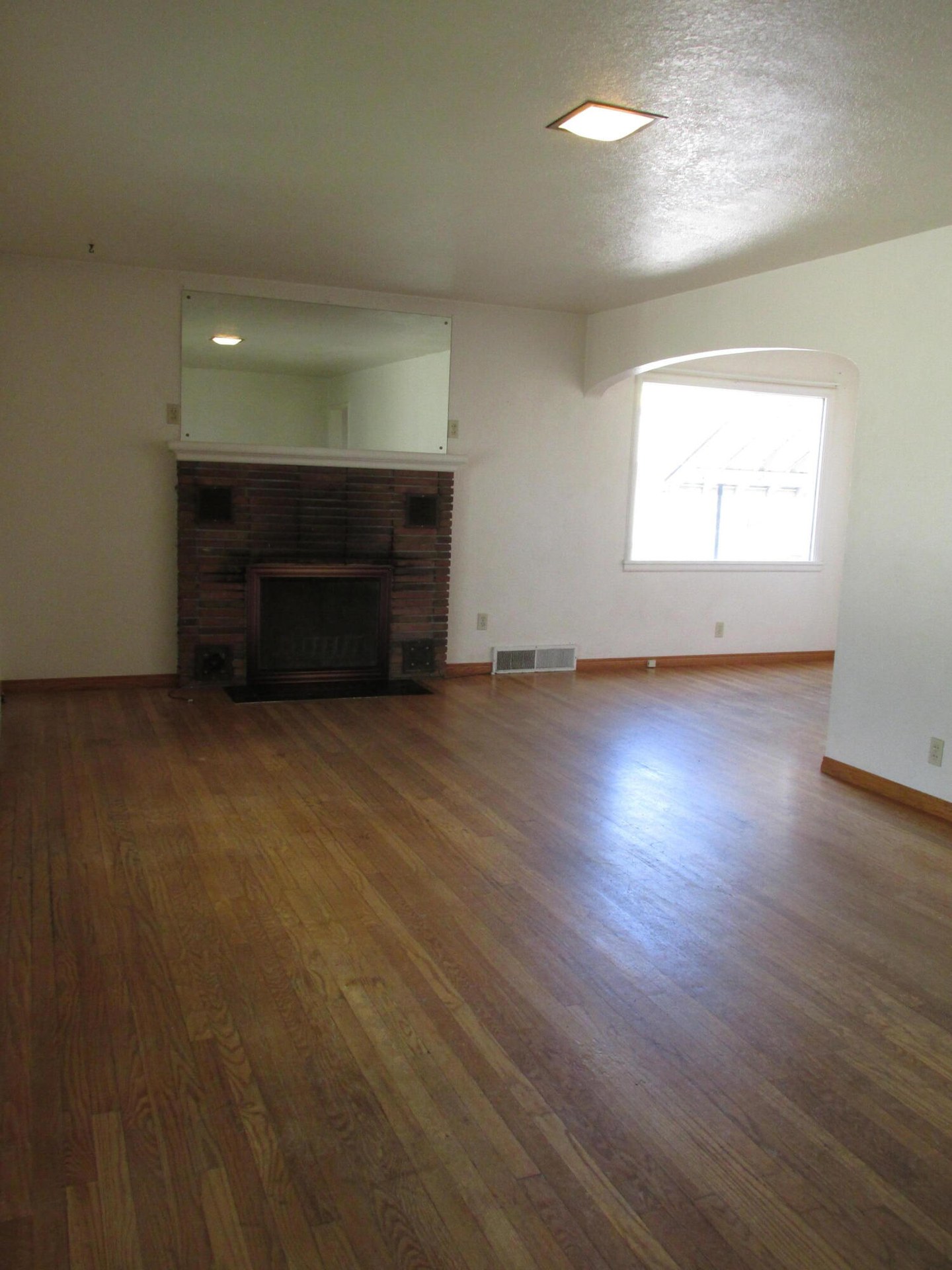 
                        Property photograph at
                        1325 S MAIN ST
                      