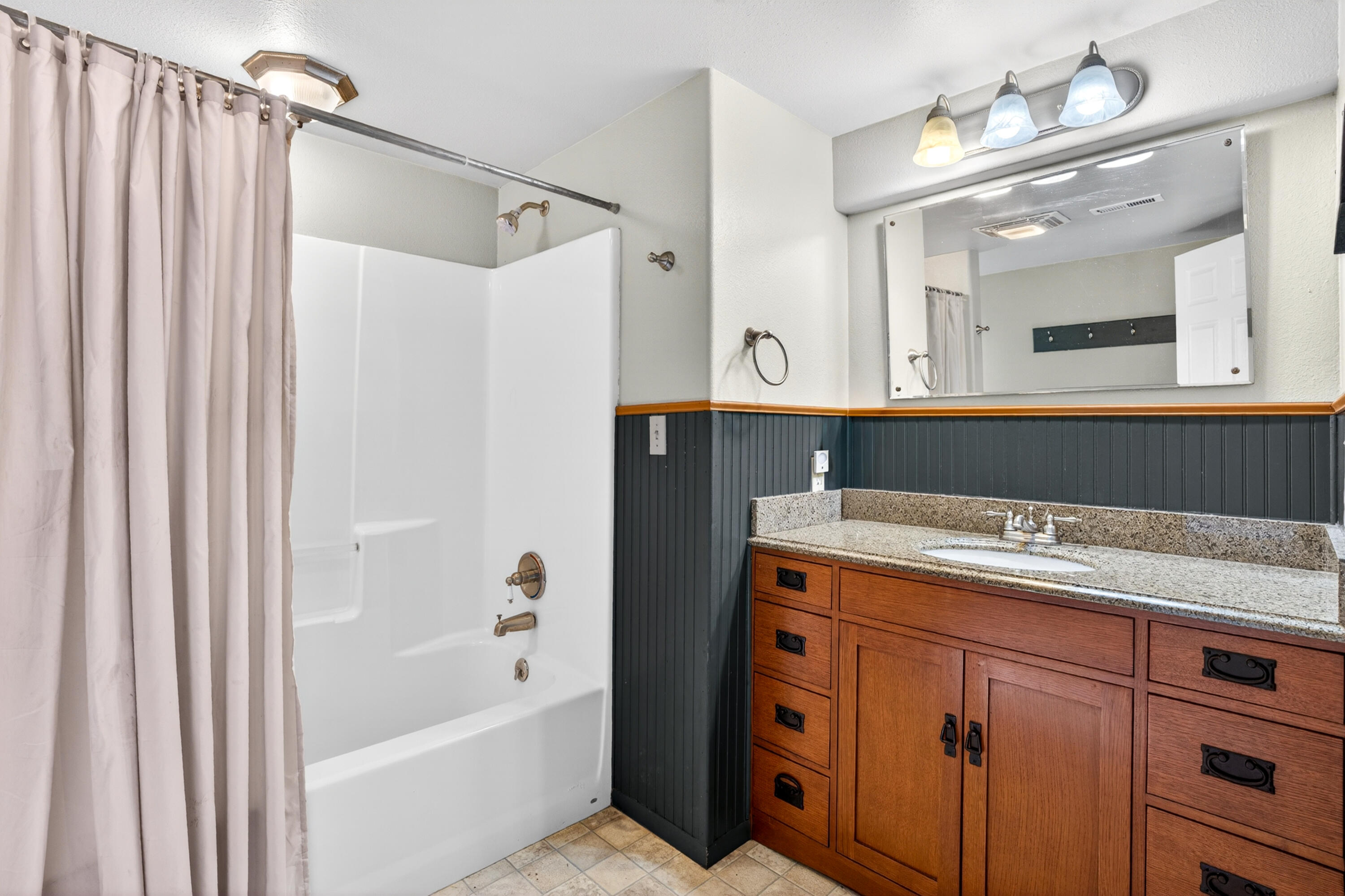 
                        Property photograph at
                        927 MISSION LAKE RD
                      