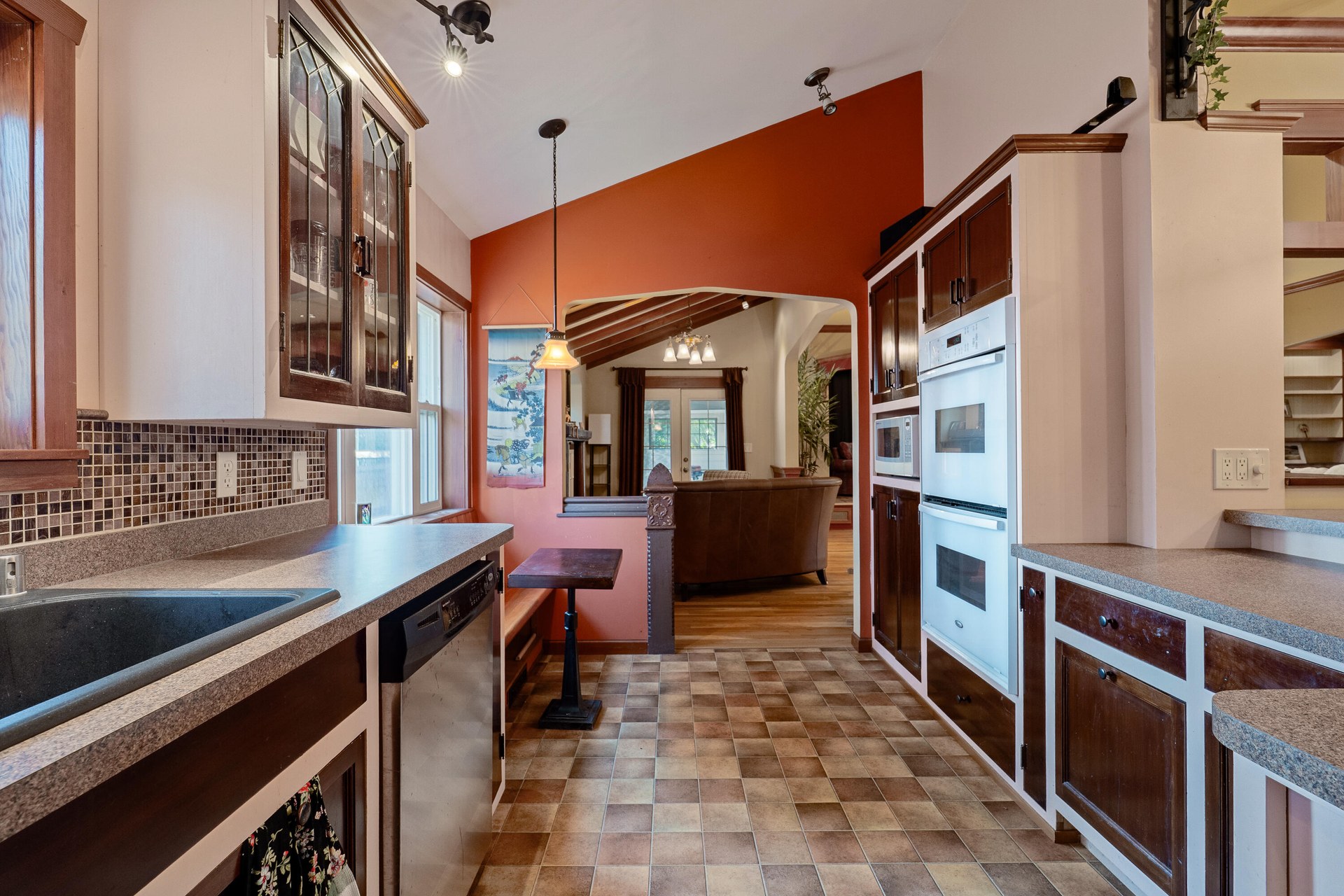 
                        Property photograph at
                        903 W KING ST
                      