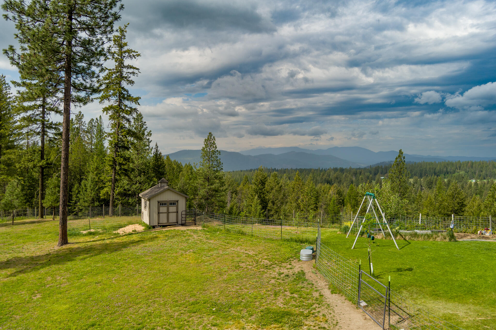 
                        Property photograph at
                        2559 F UNITED COPPER MINE RD
                      