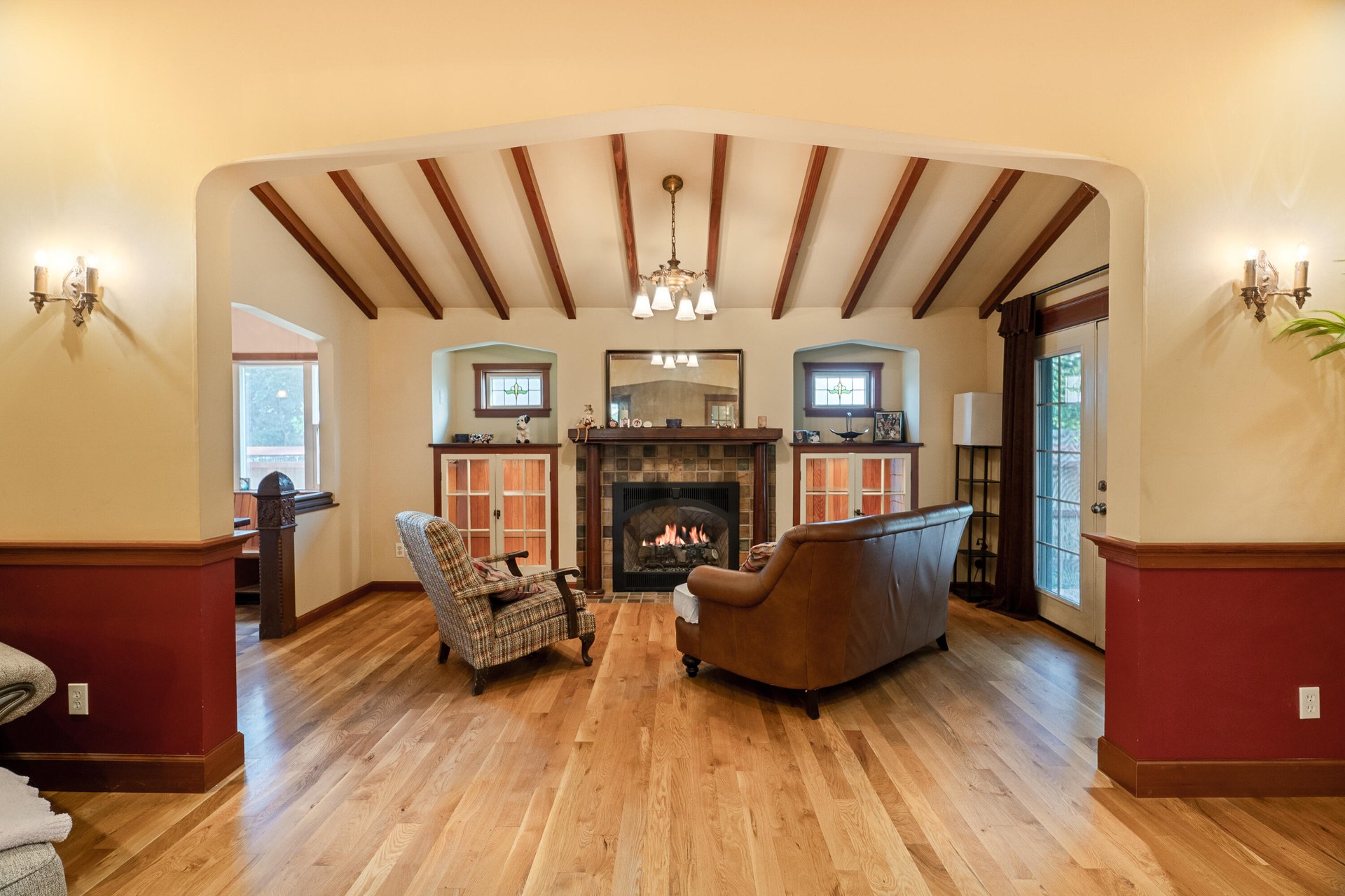 
                        Property photograph at
                        903 W KING ST
                      