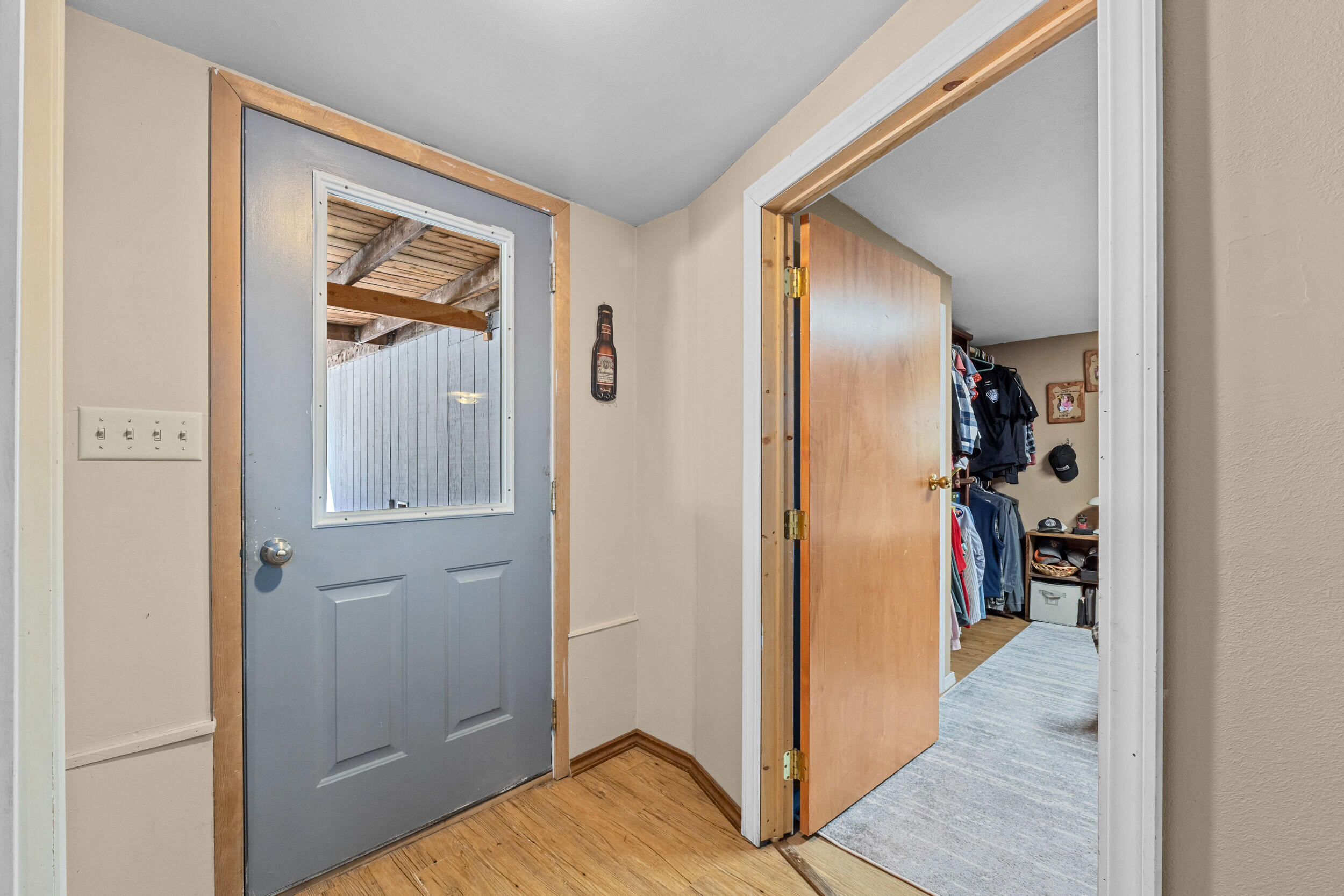 
                        Property photograph at
                        762 MAHONEY RD
                      