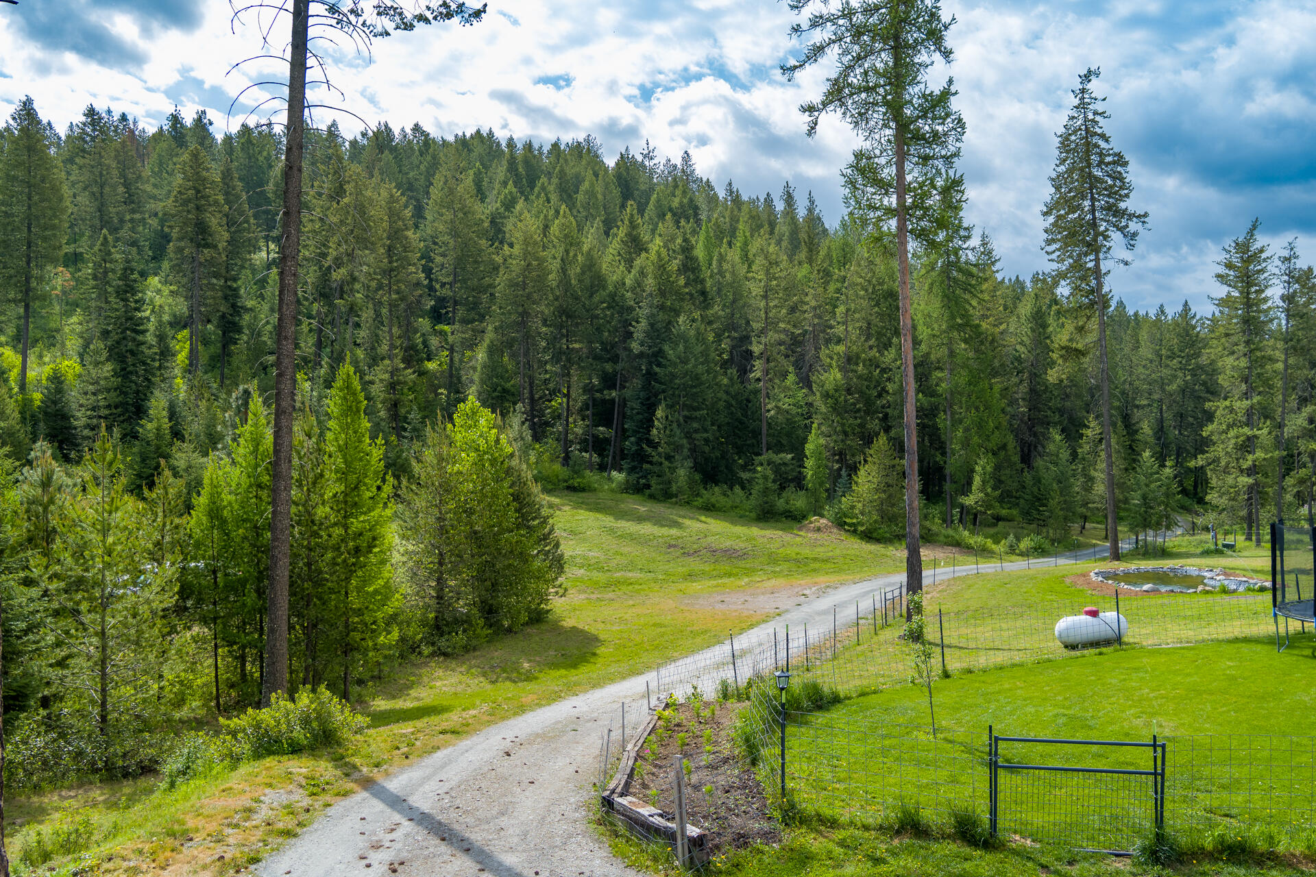 
                        Property photograph at
                        2559 F UNITED COPPER MINE RD
                      
