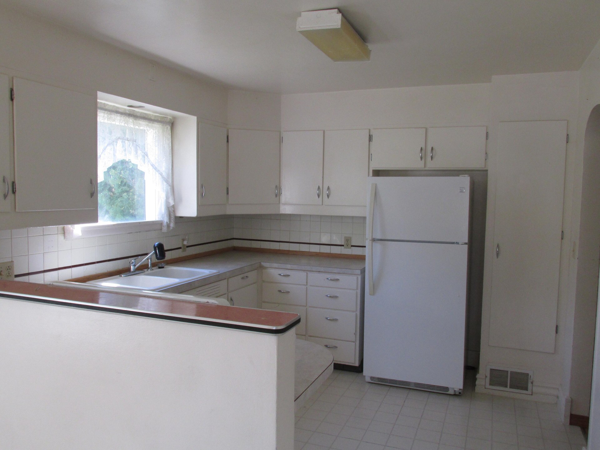
                        Property photograph at
                        1325 S MAIN ST
                      