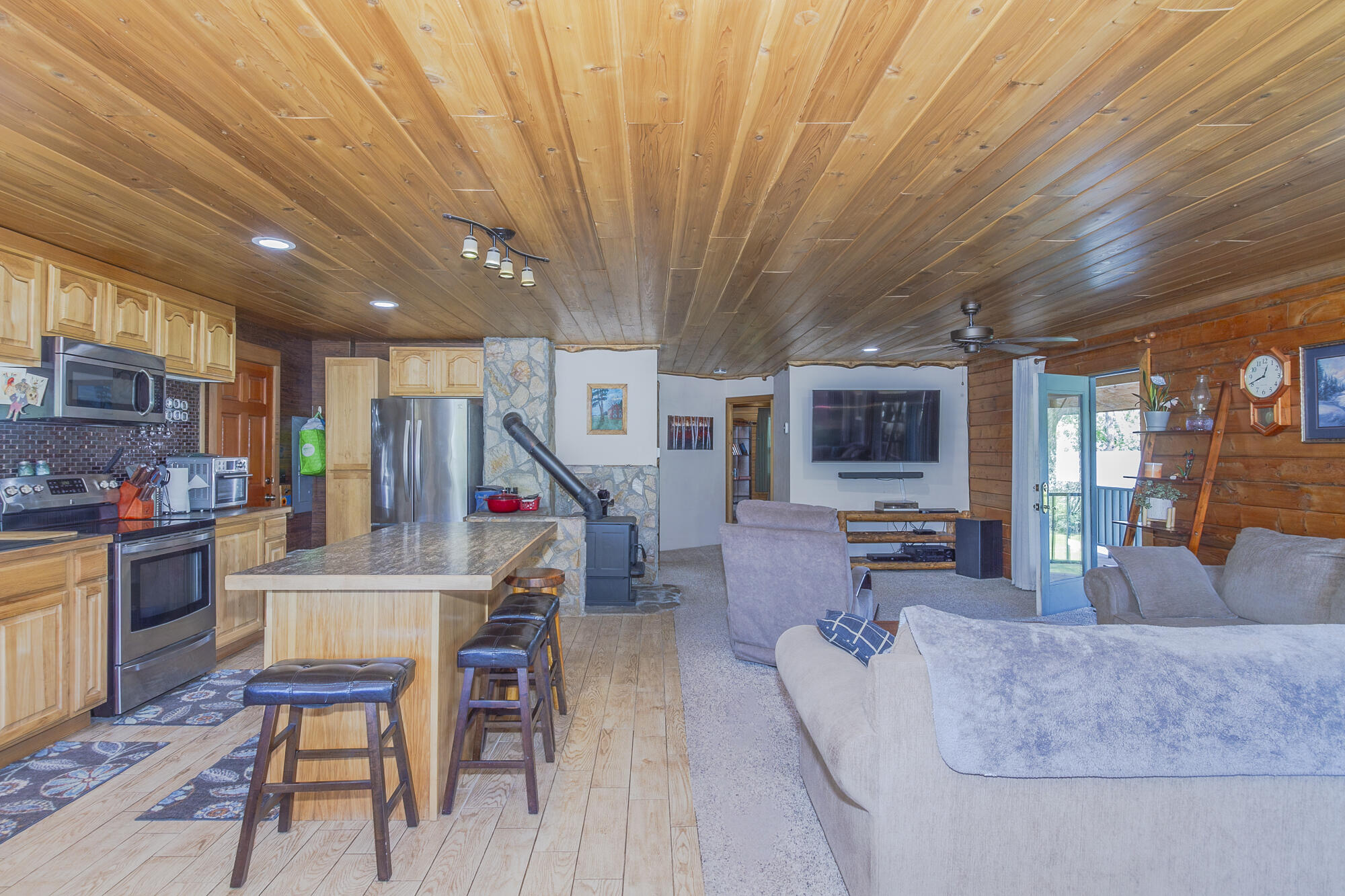 
                        Property photograph at
                        798 BARZEE RD
                      