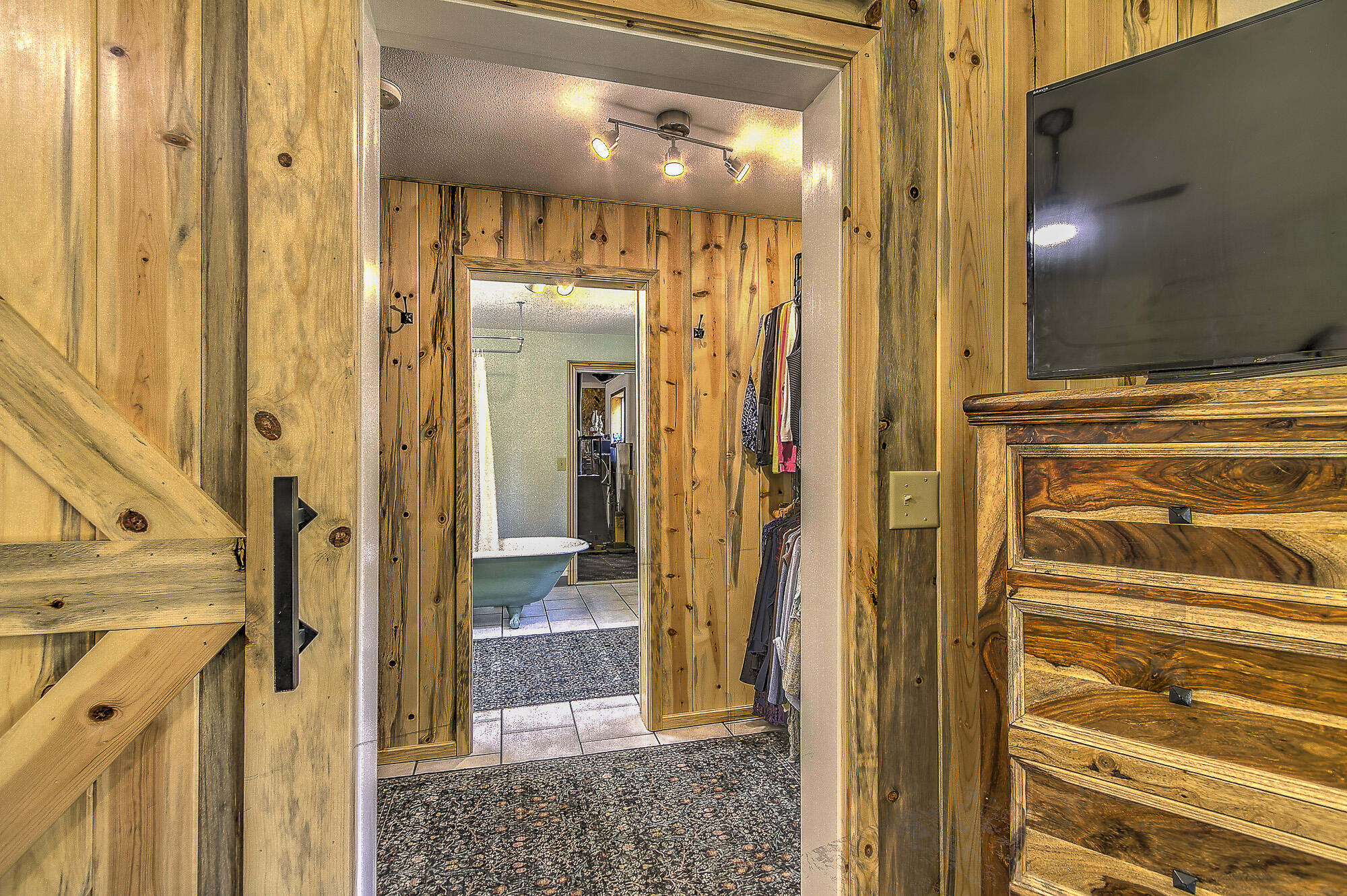 
                        Property photograph at
                        3829 DEEP LAKE BOUNDARY RD
                      