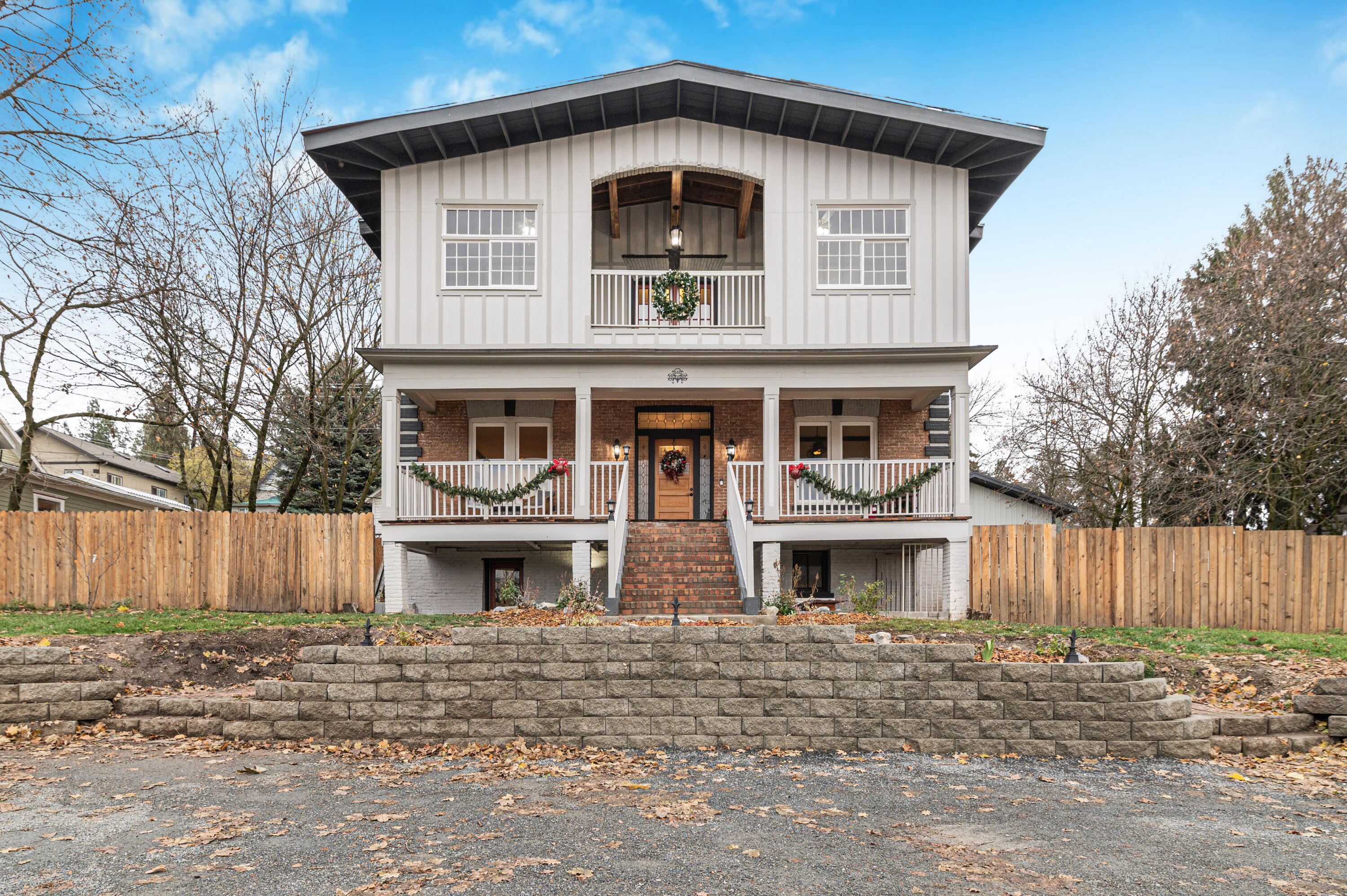 
                        Property photograph at
                        640 N ELM ST
                      