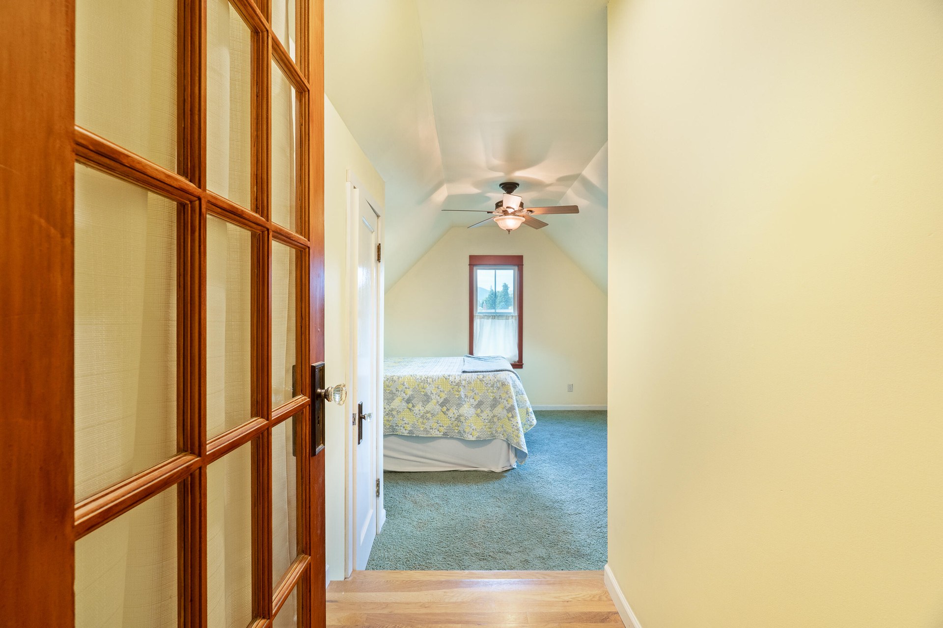 
                        Property photograph at
                        903 W KING ST
                      