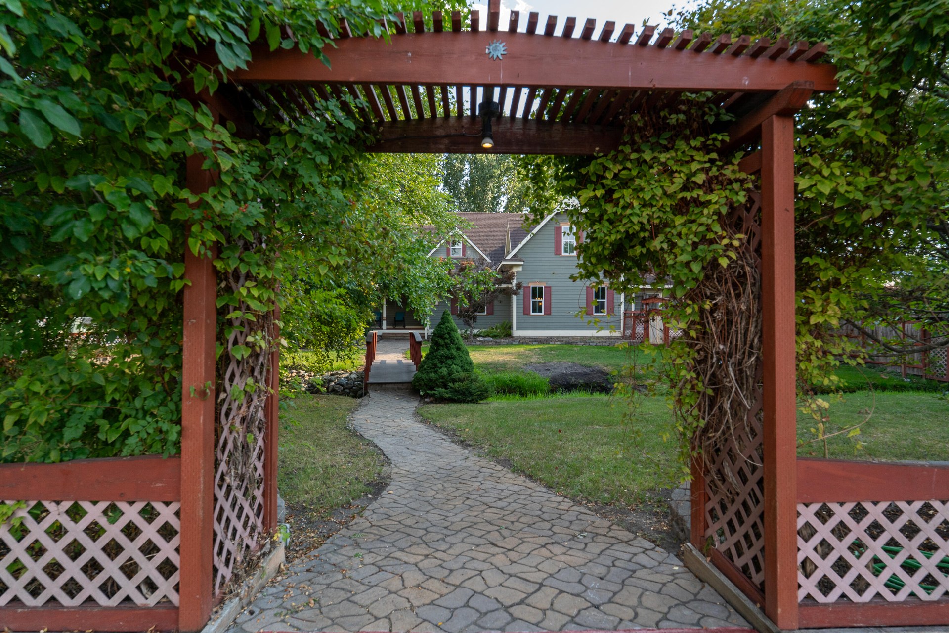 
                        Property photograph at
                        903 W KING ST
                      