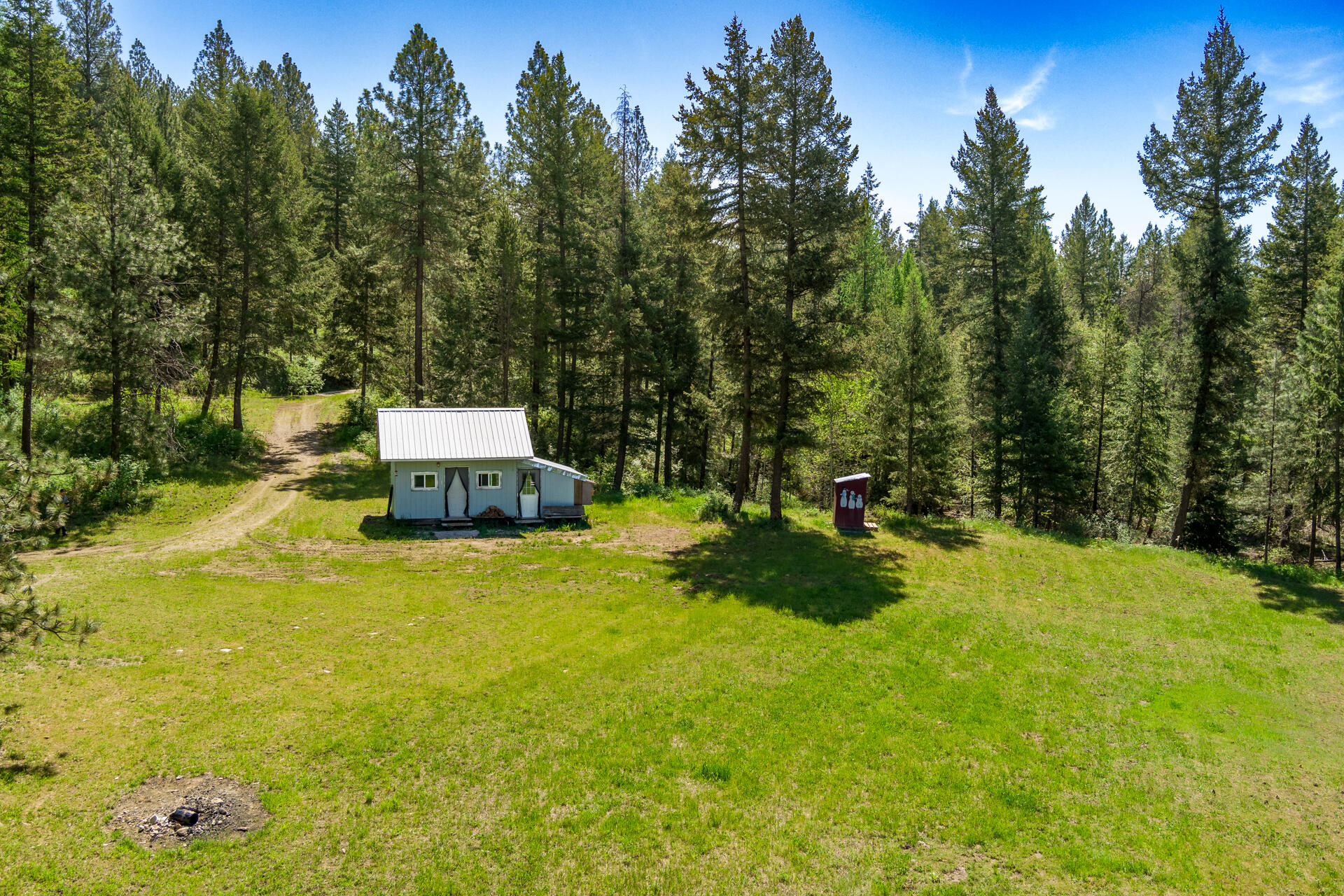 
                        Property photograph at
                        2559 UNITED COPPER MINE RD
                      