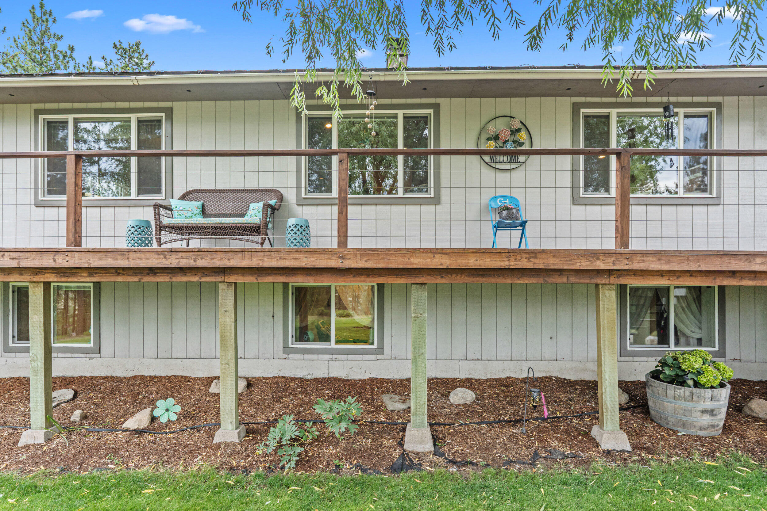 
                        Property photograph at
                        762 MAHONEY RD
                      