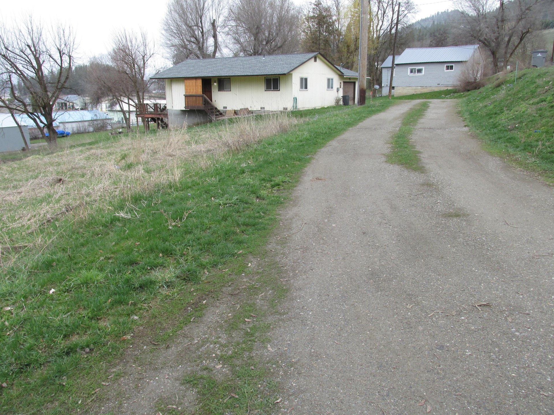 
                        Property photograph at
                        8XX N WASHINGTON AVE
                      