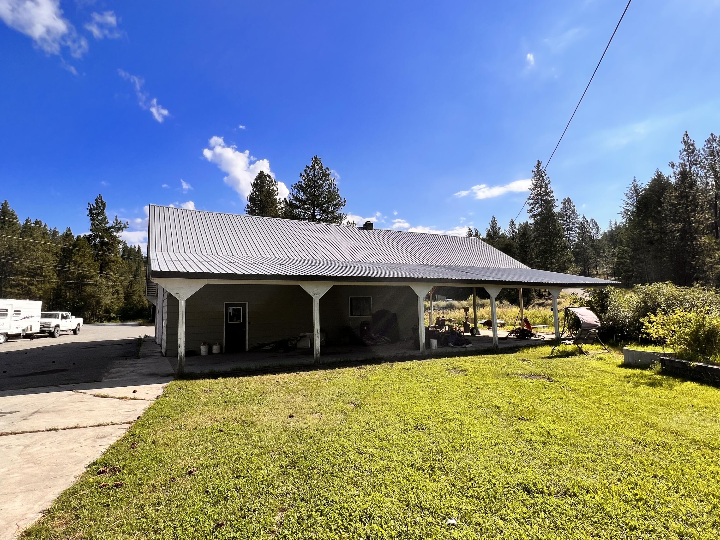 
                        Property photograph at
                        17320 HIGHWAY 21 N
                      