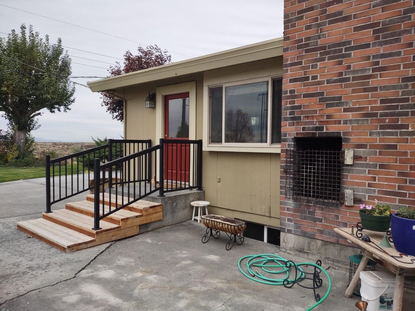 
                        Property photograph at
                        2175 W MCMANAMON RD
                      