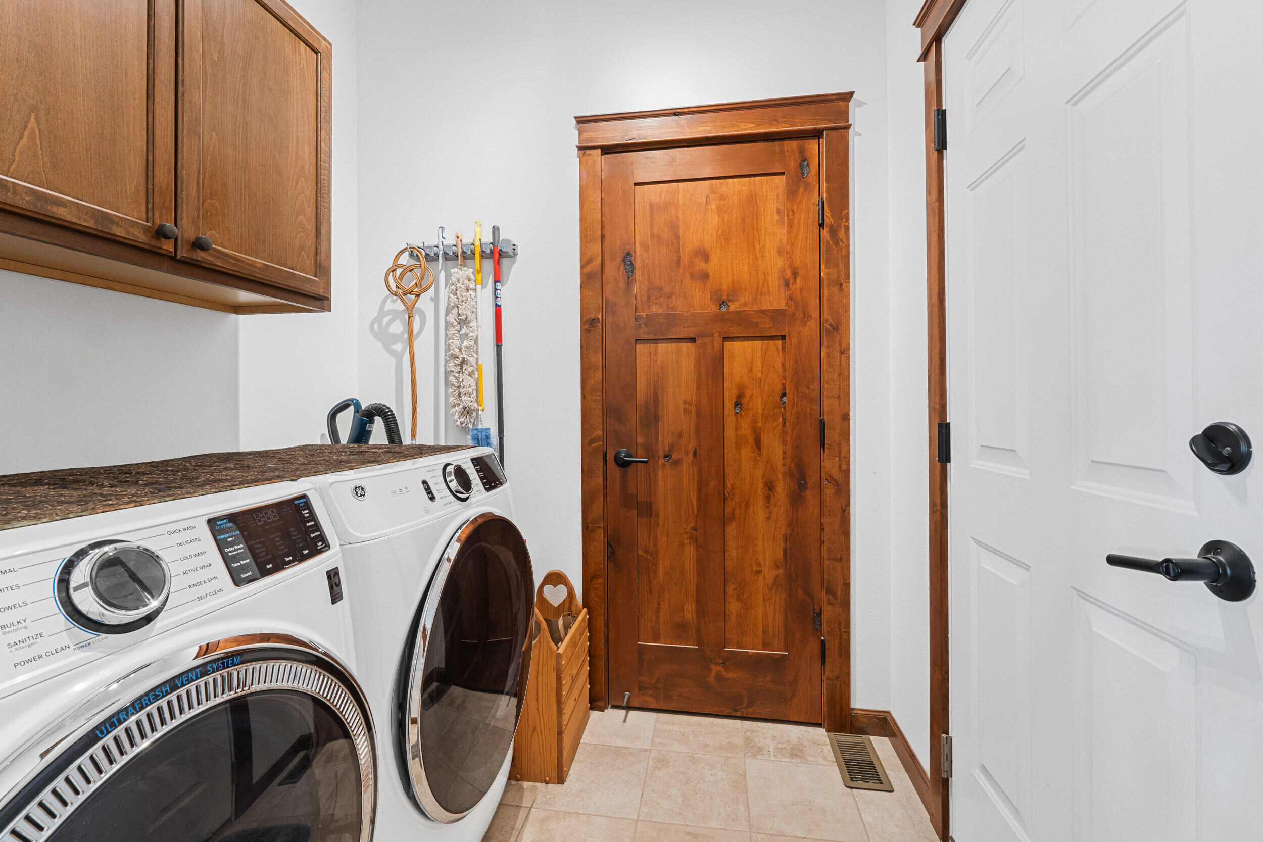 
                        Property photograph at
                        305 MAVEN WAY
                      