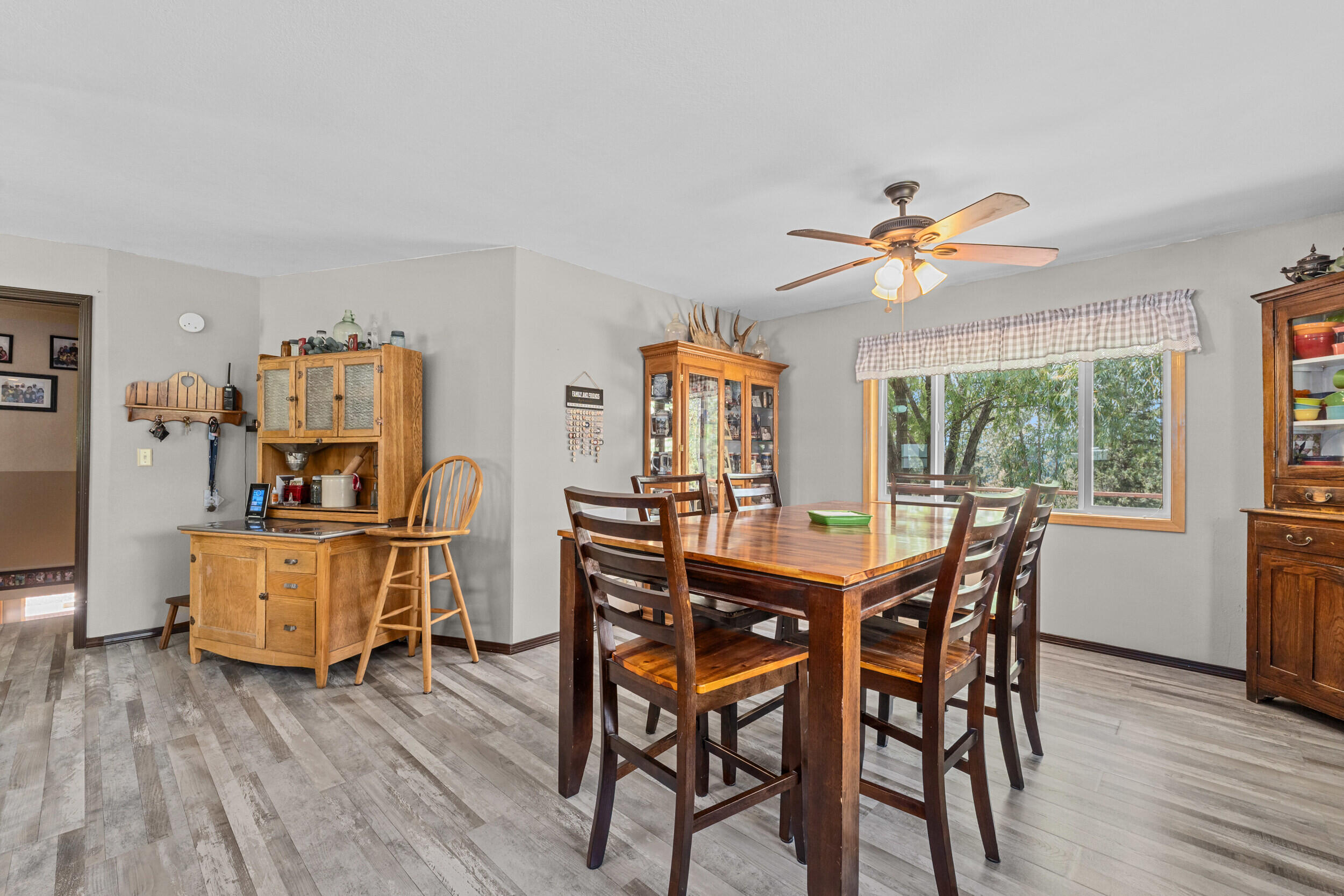 
                        Property photograph at
                        762 MAHONEY RD
                      