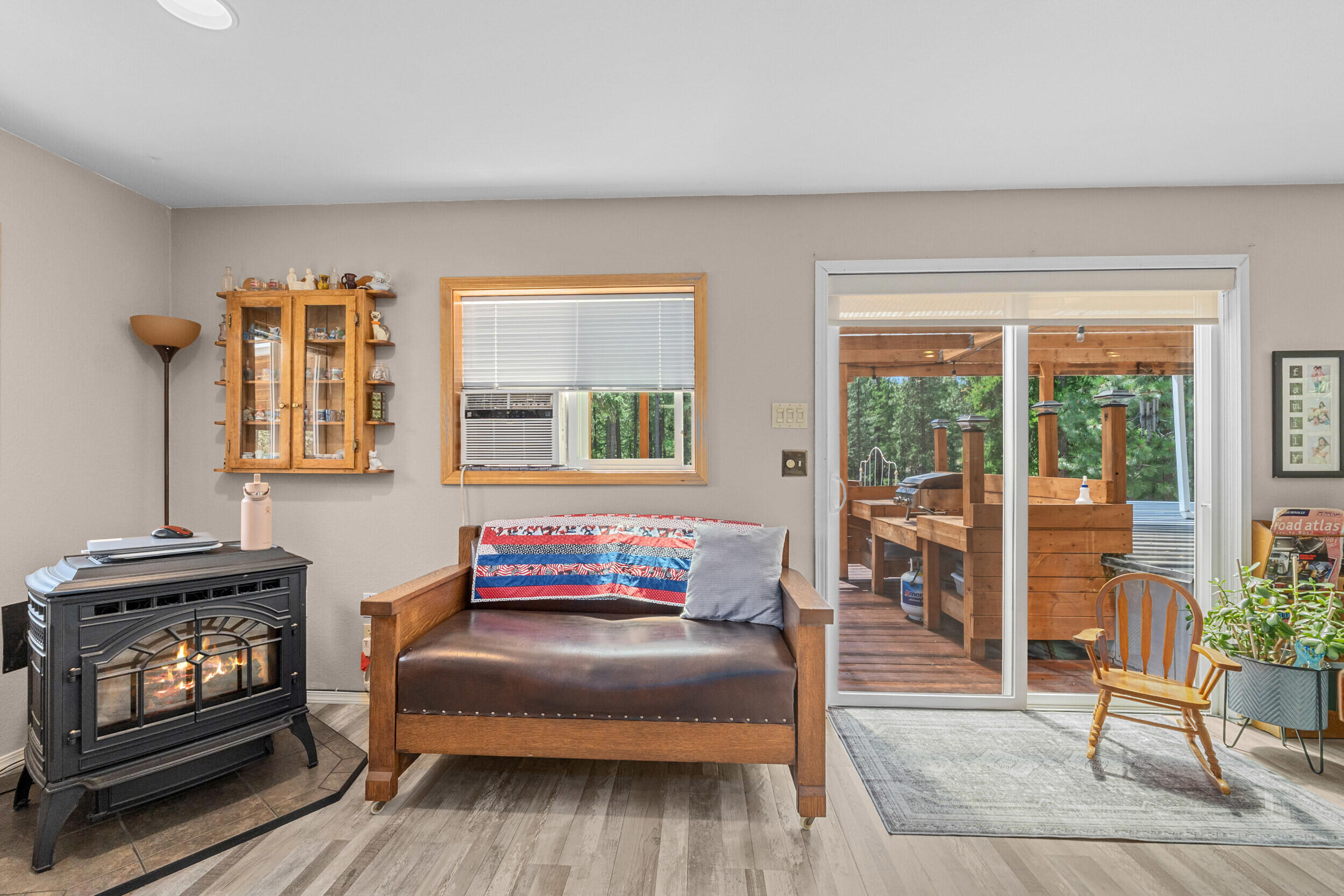 
                        Property photograph at
                        762 MAHONEY RD
                      