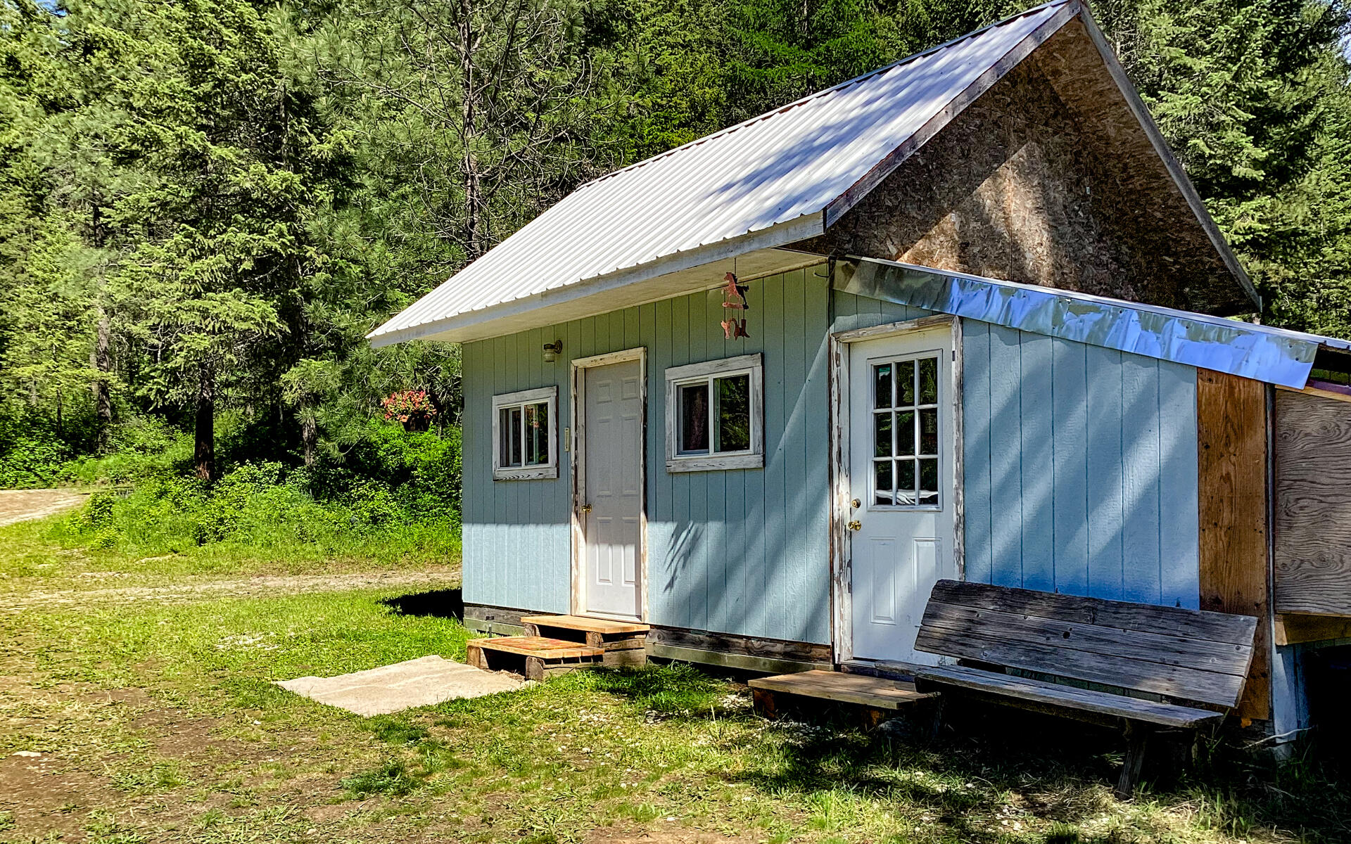 
                        Property photograph at
                        2559 UNITED COPPER MINE RD
                      