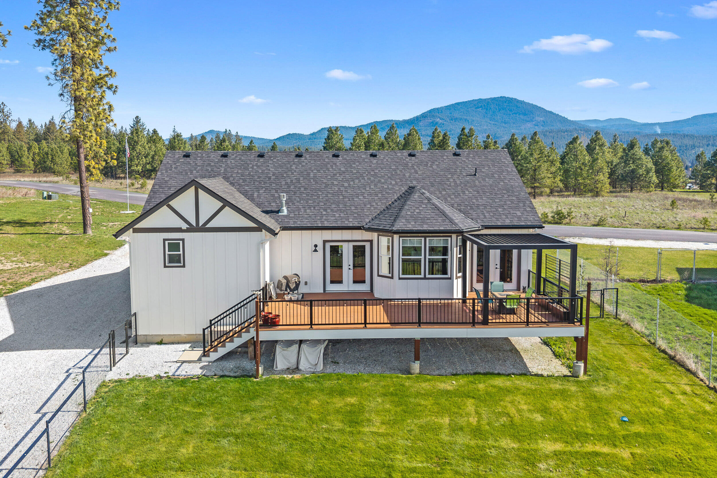 
                        Property photograph at
                        305 MAVEN WAY
                      