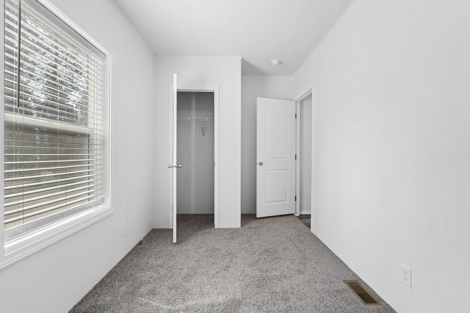 
                        Property photograph at
                        5 COLUMBIA DR
                      