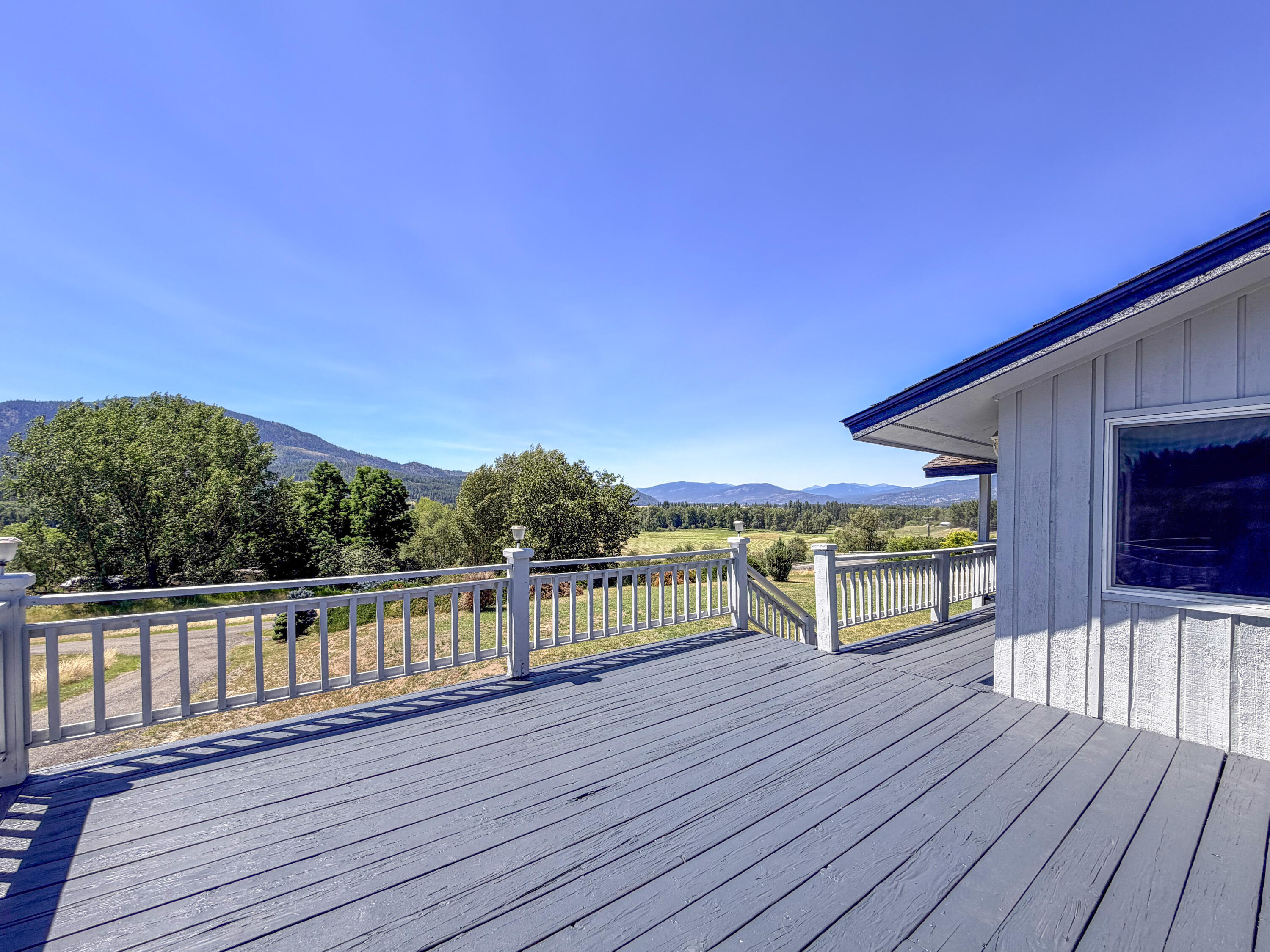 
                        Property photograph at
                        598 N HWY 395
                      