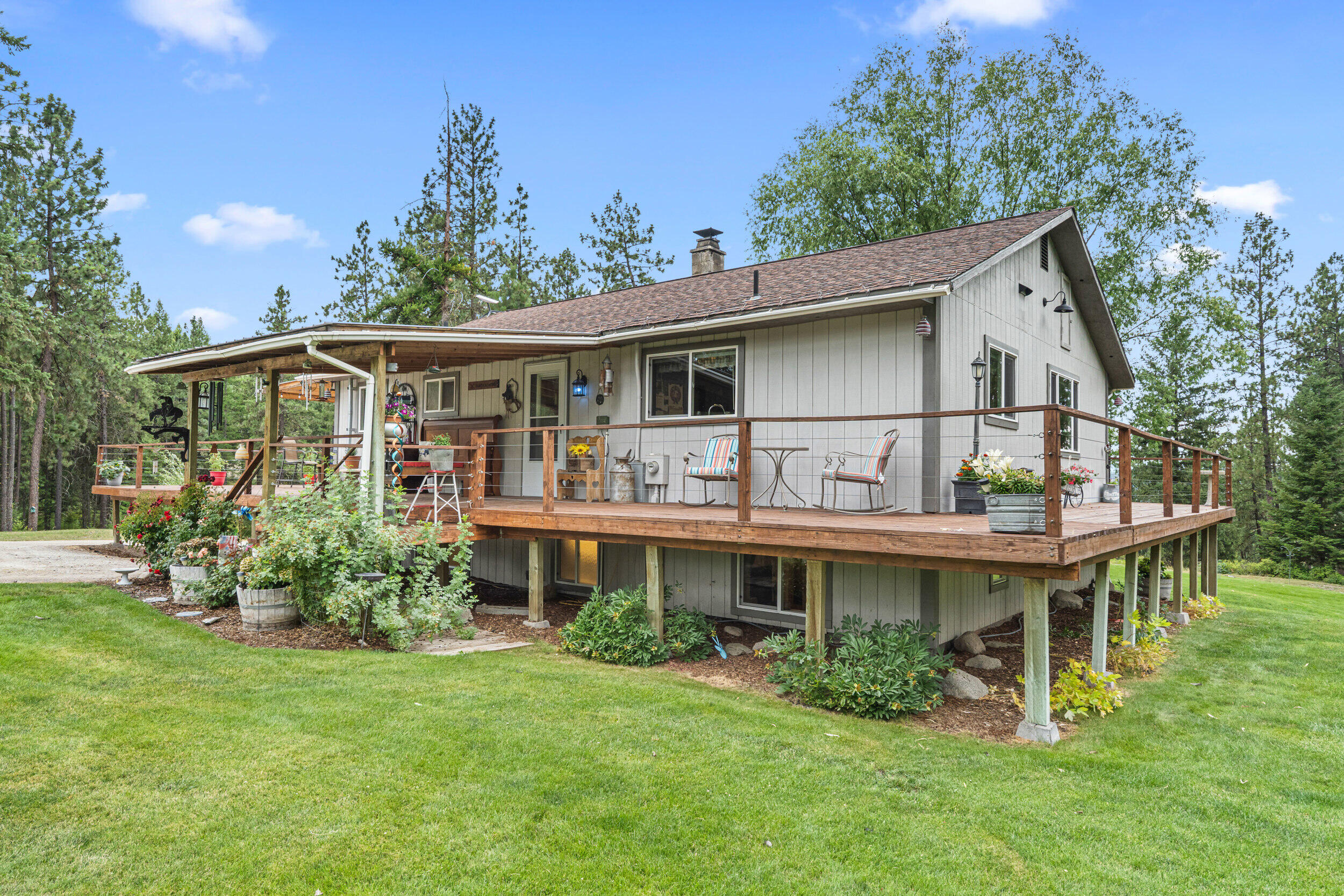 
                        Property photograph at
                        762 MAHONEY RD
                      