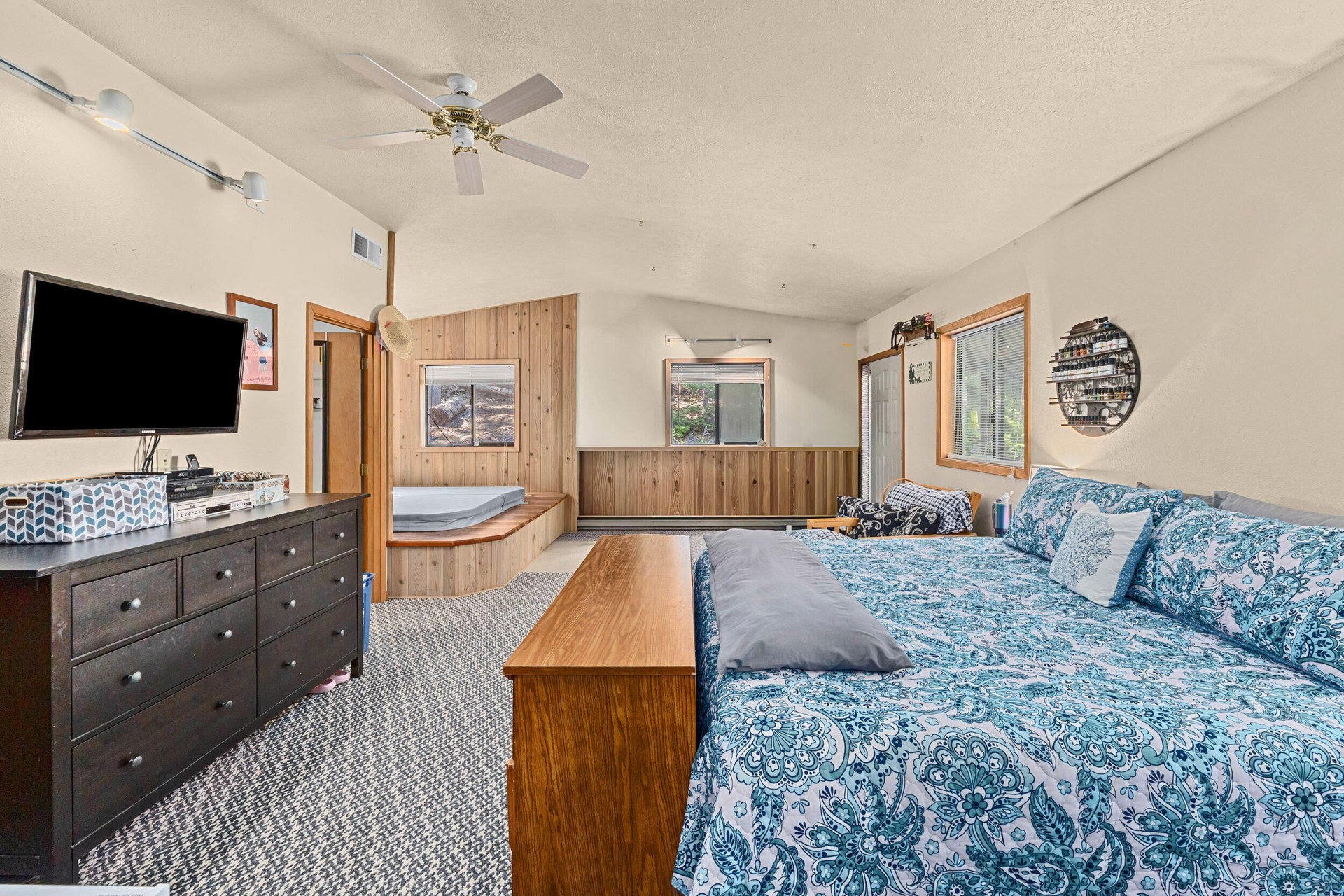 
                        Property photograph at
                        2594 TAMARACK DR
                      