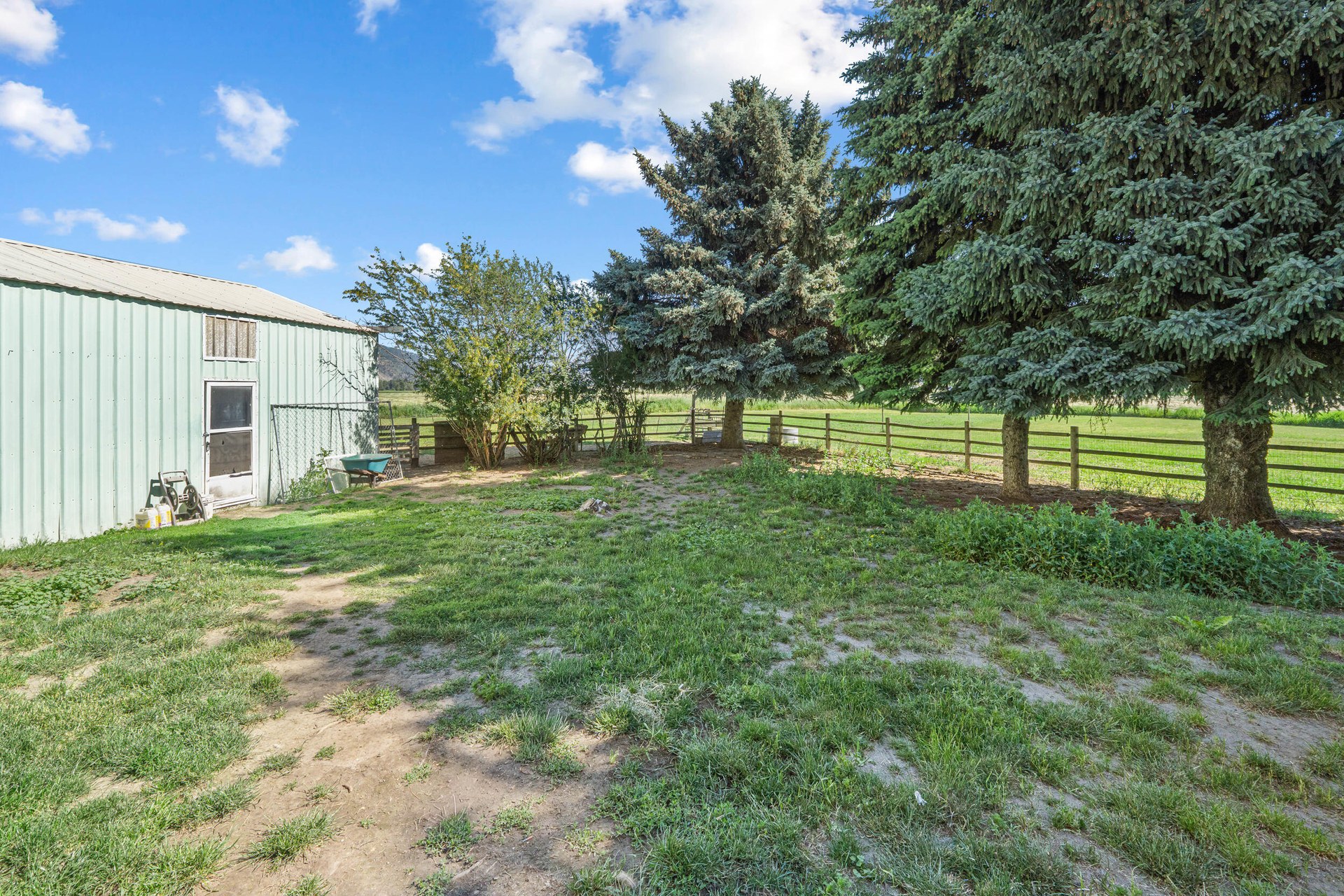 
                        Property photograph at
                        511 VALLEY WESTSIDE RD
                      