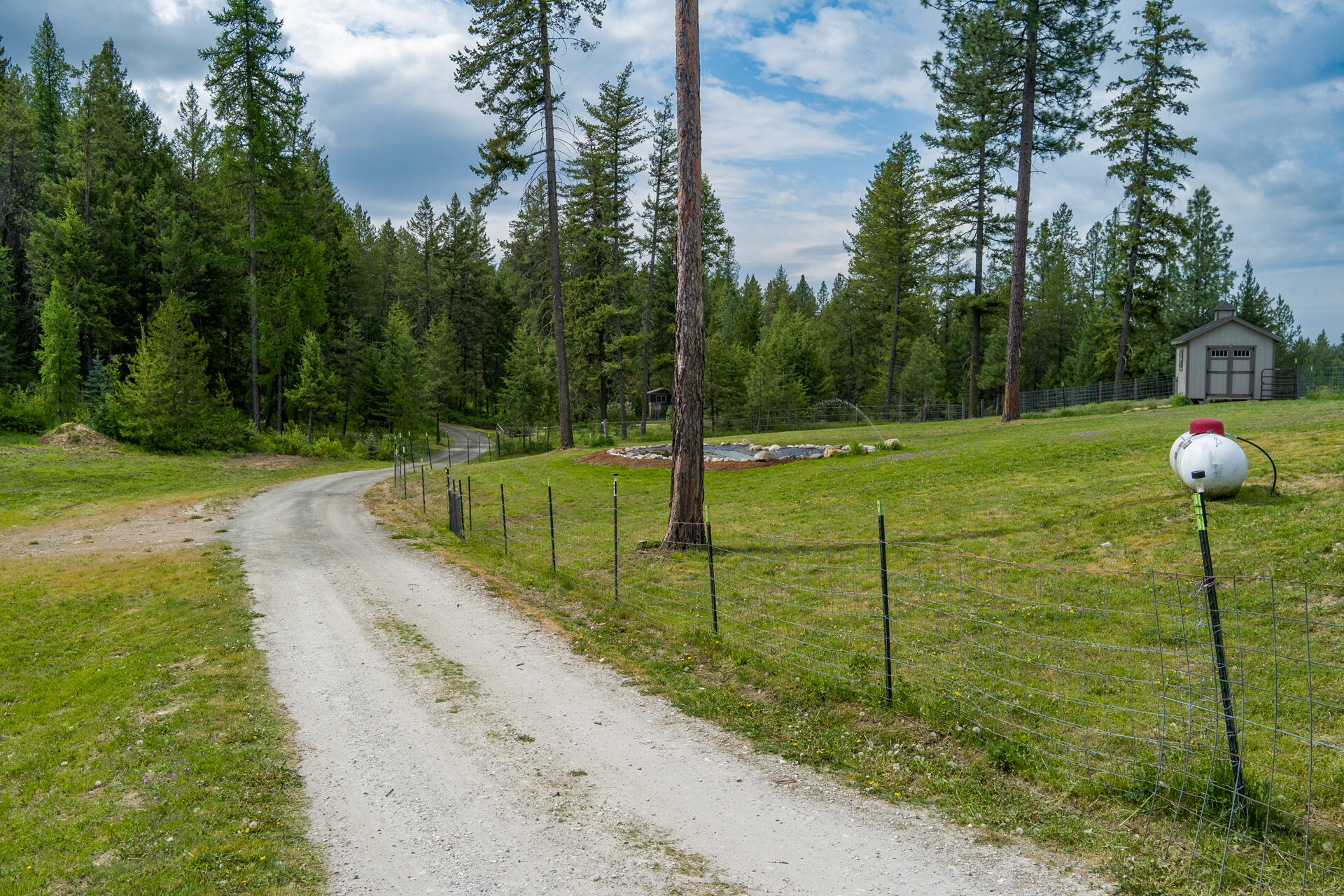 
                        Property photograph at
                        2559 F UNITED COPPER MINE RD
                      