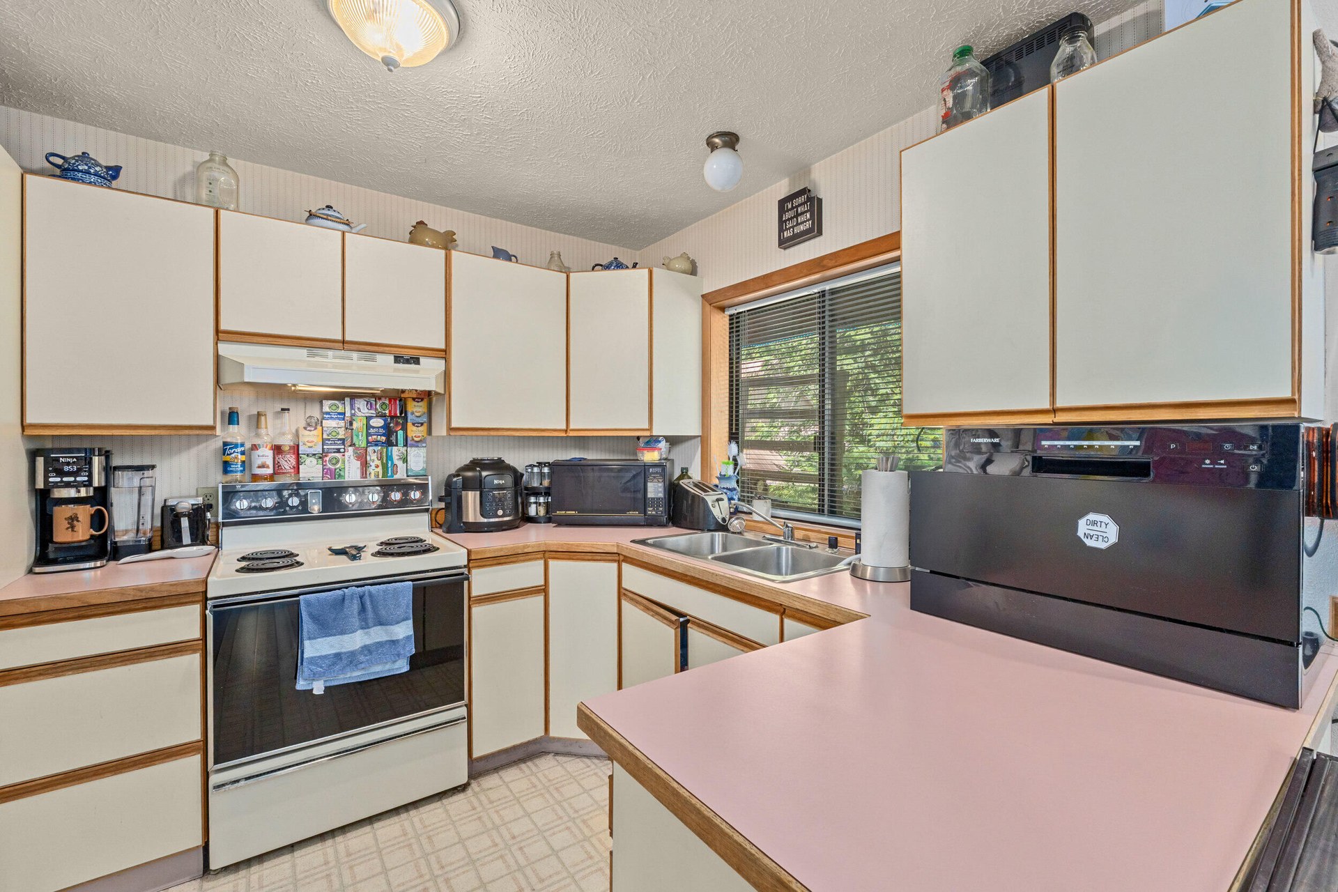
                        Property photograph at
                        2594 TAMARACK DR
                      