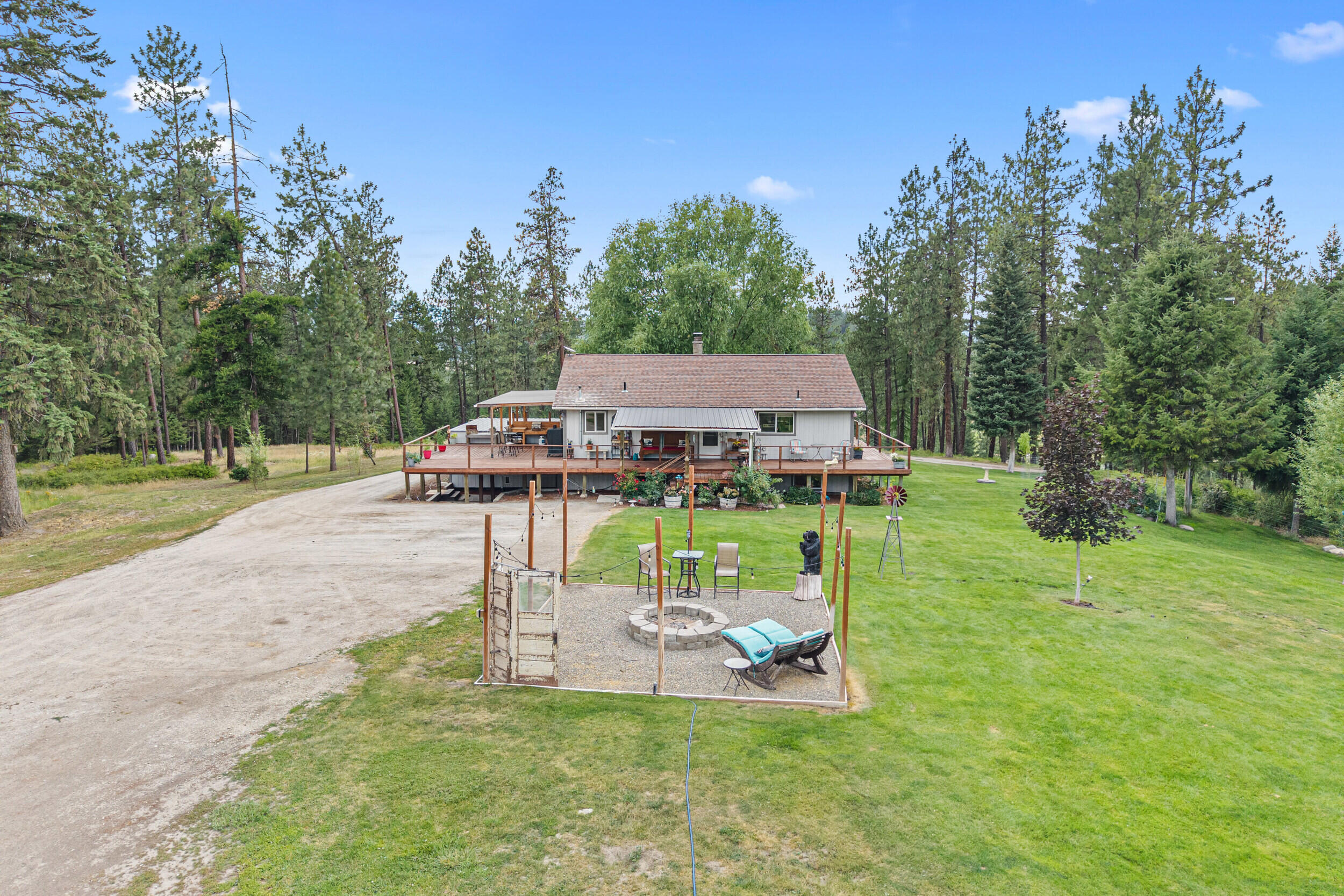 
                        Property photograph at
                        762 MAHONEY RD
                      